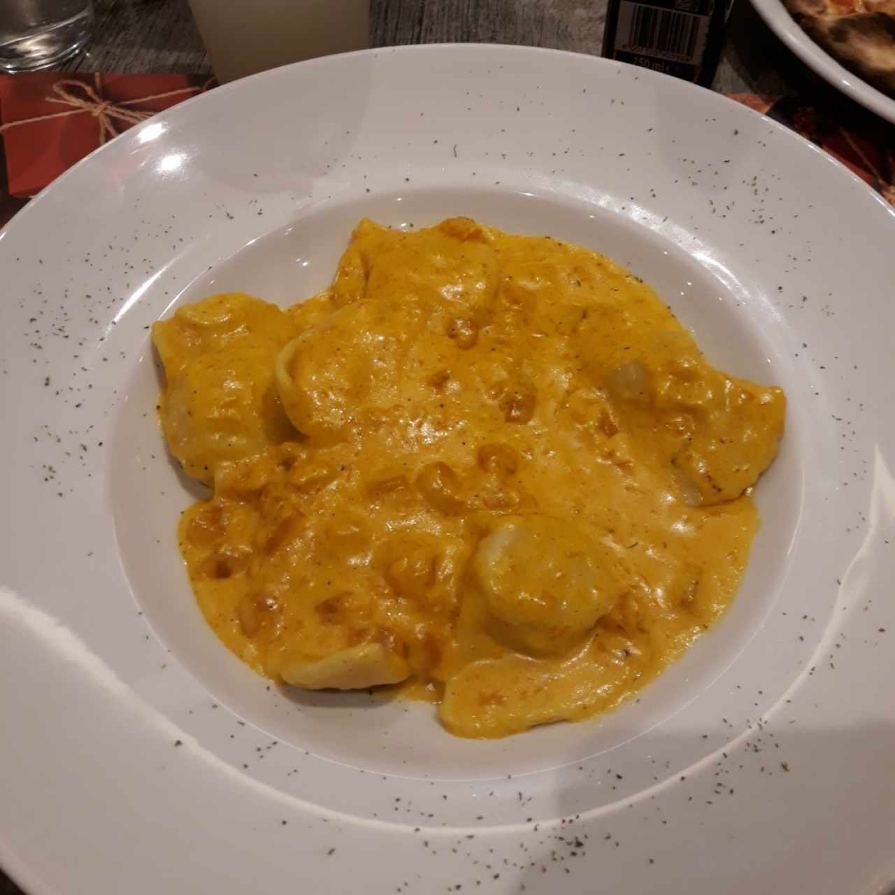 Raviolis en salsa Locanda