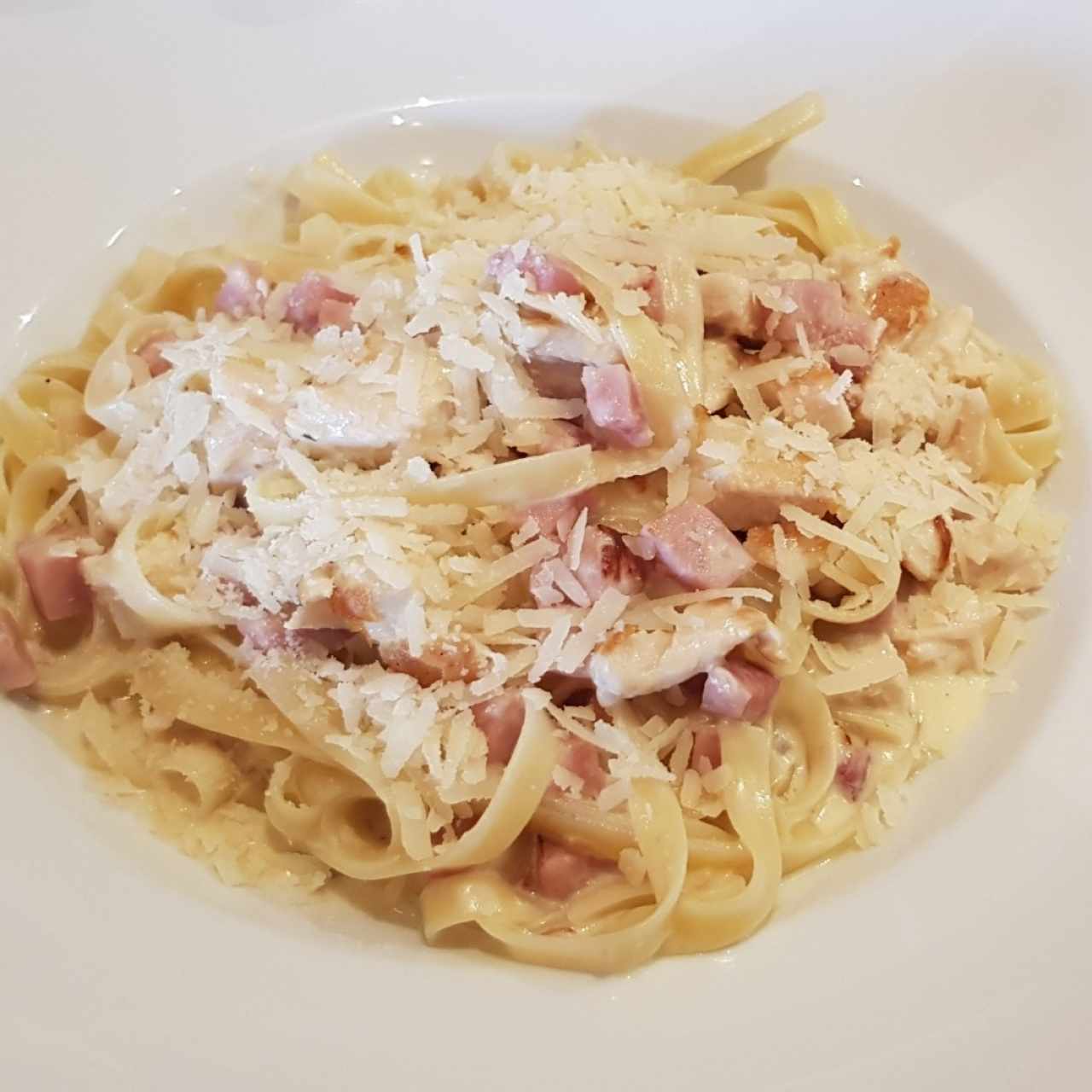 Pasta Alfredo con pollo