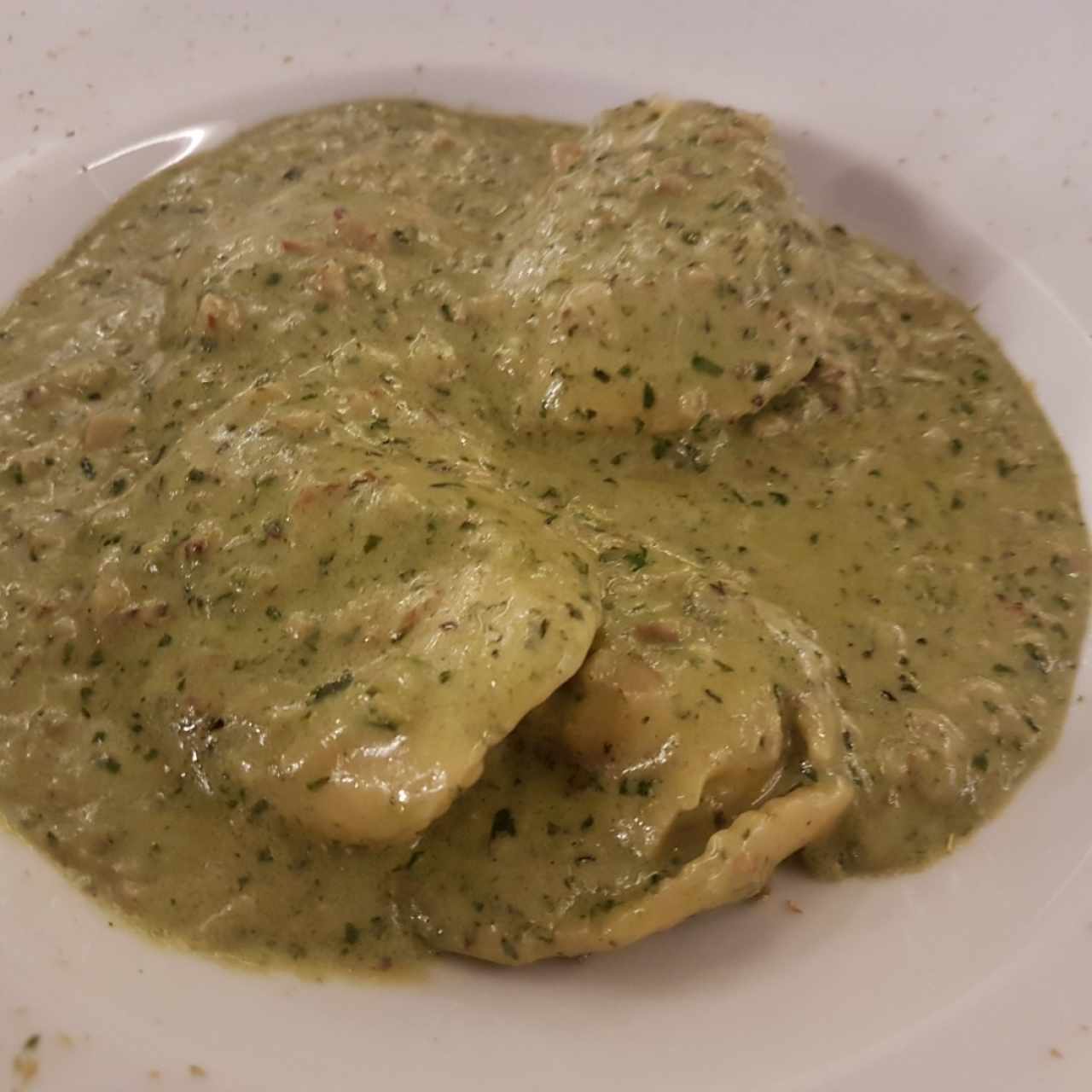 ravioli al pesto relleno de zapallo