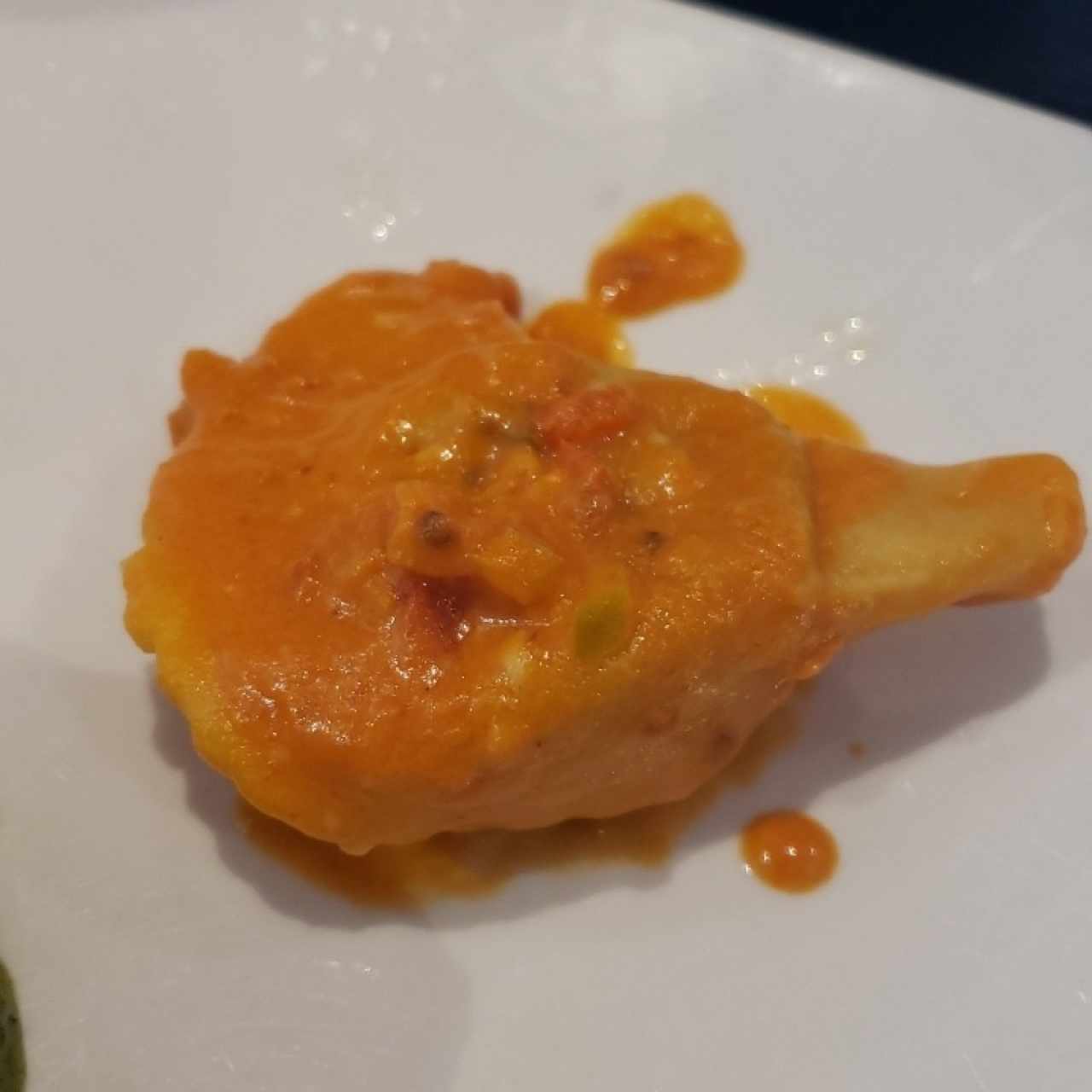 ravioli de camarones en salsa de mariscos 