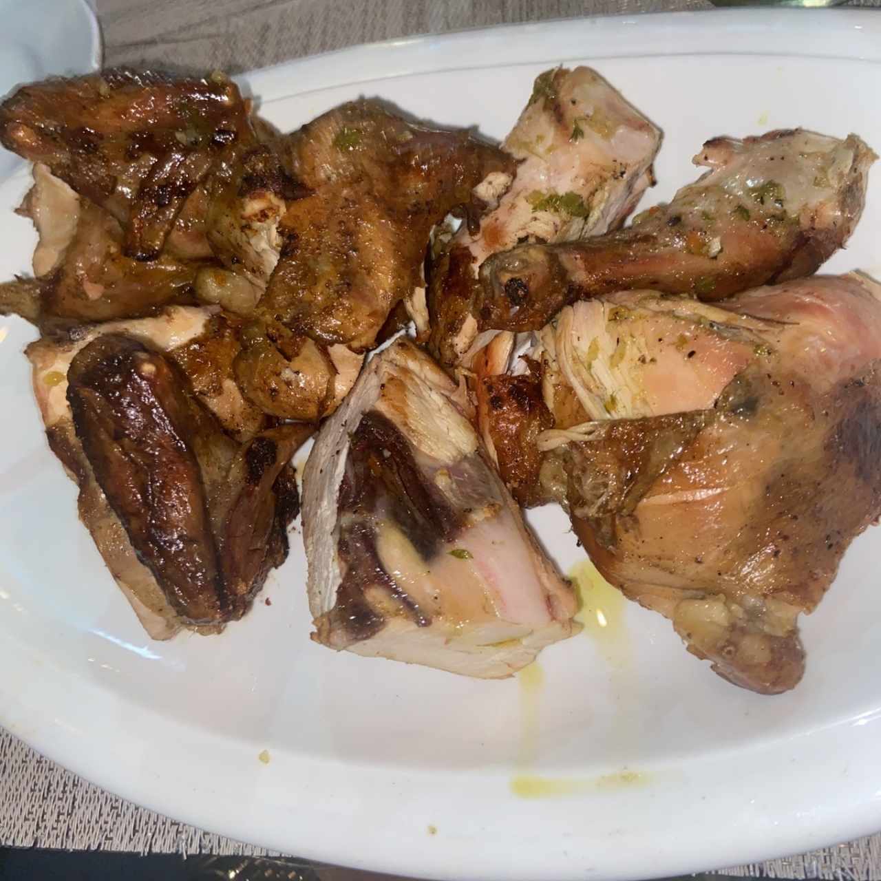 Pollo entero al carbón