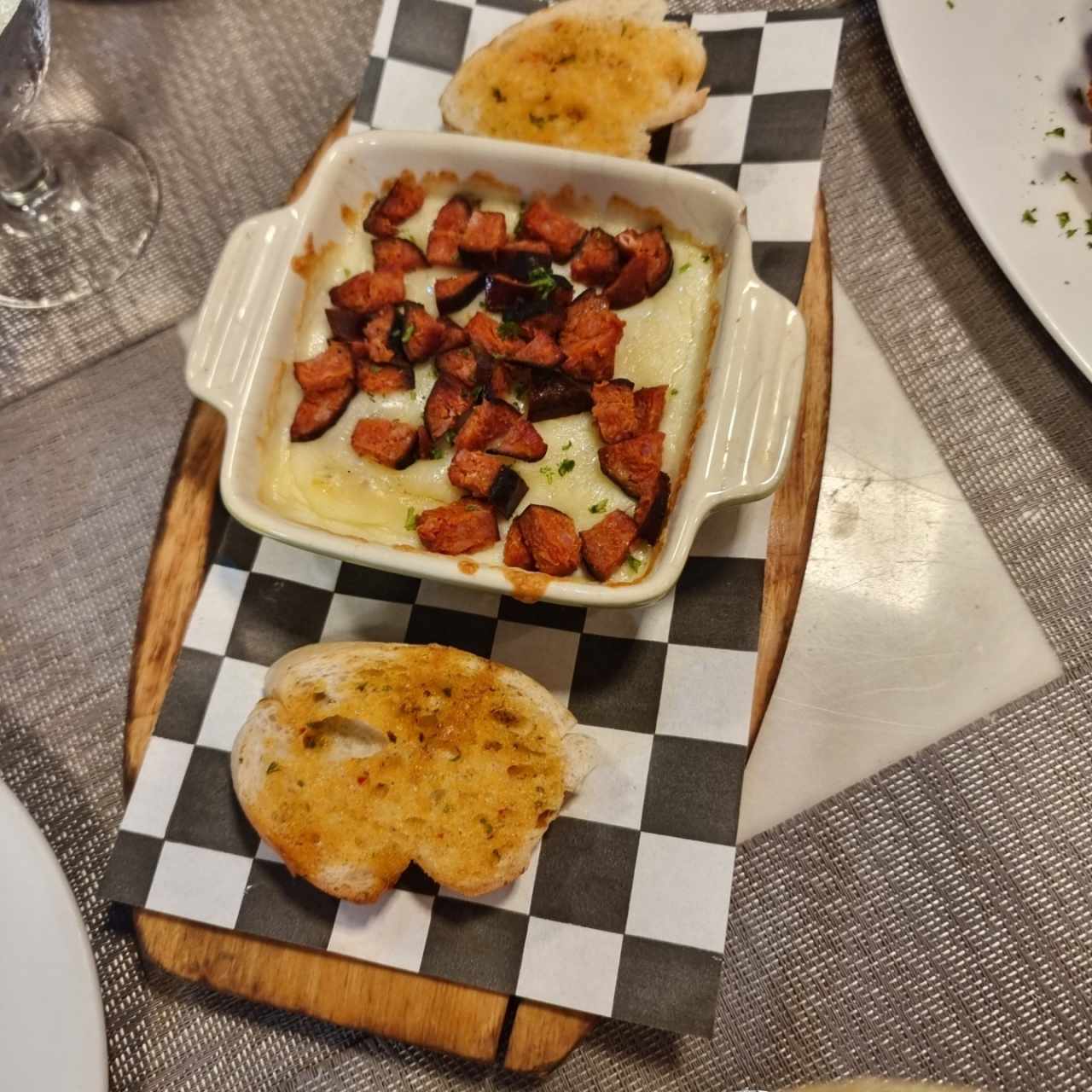 sarten de queso con chorizo 