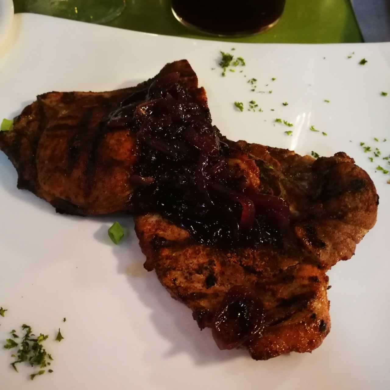 chuletas en salsa fe vino tinto 