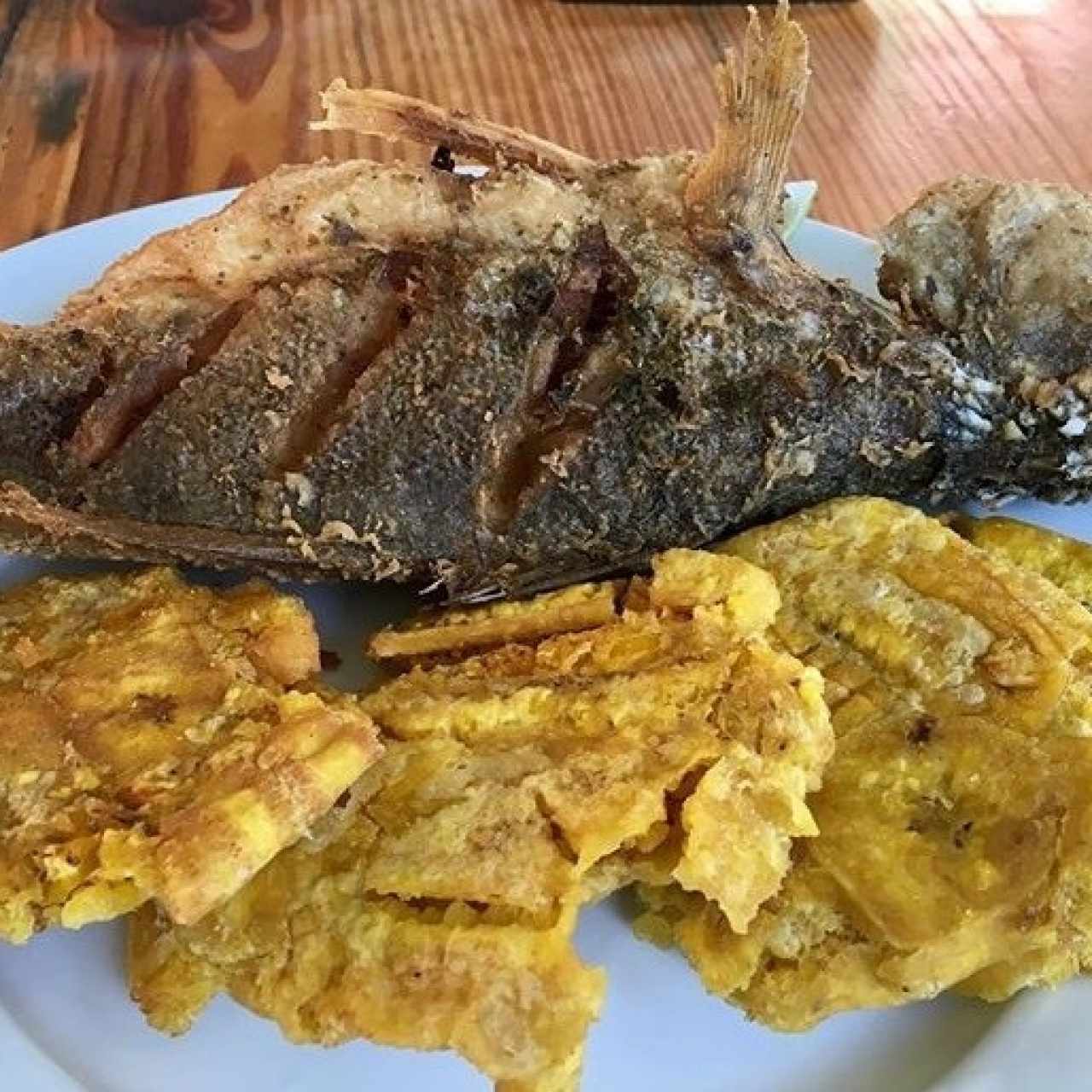 Platos Fuertes - Pescado Frito Veracruz