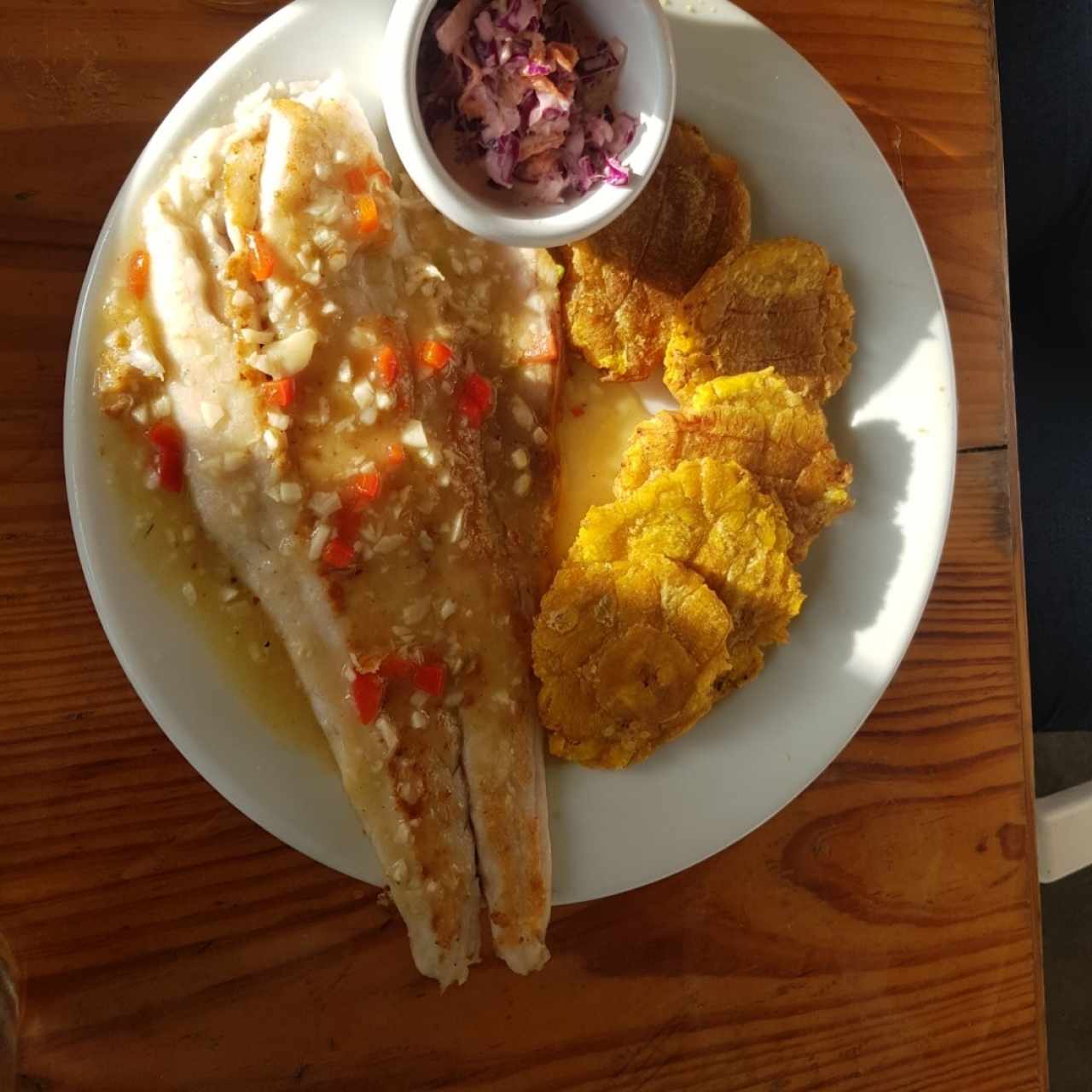 Platos Fuertes - Filete de Pescado al Ajillo 