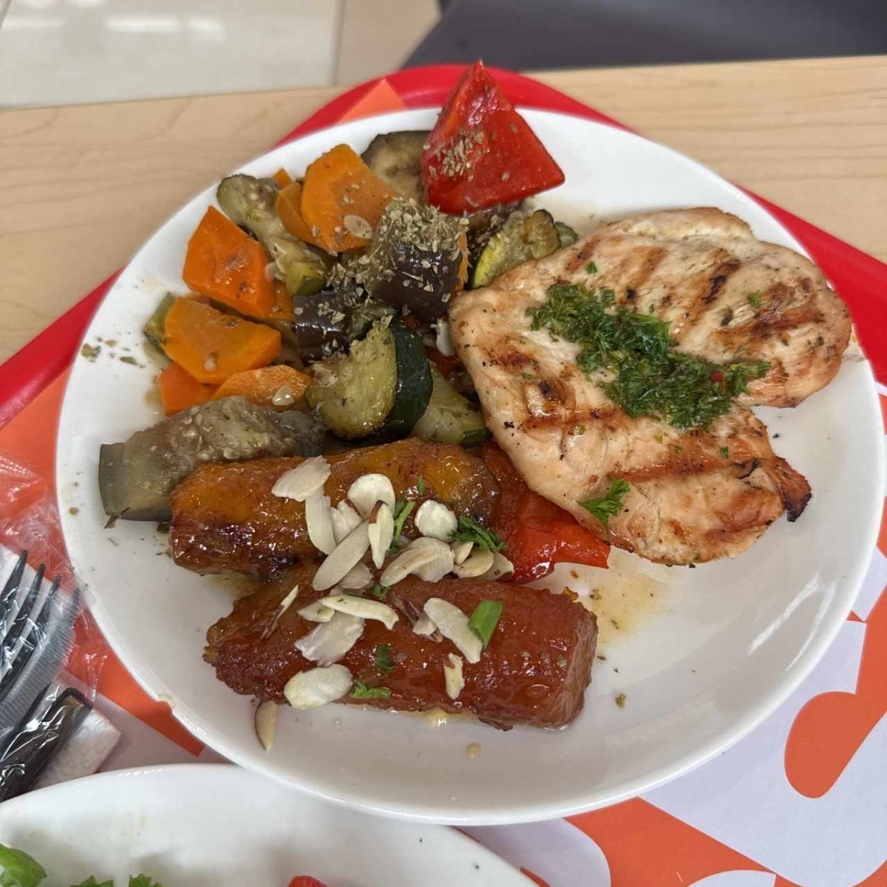Chicken grill con dos acompañantes