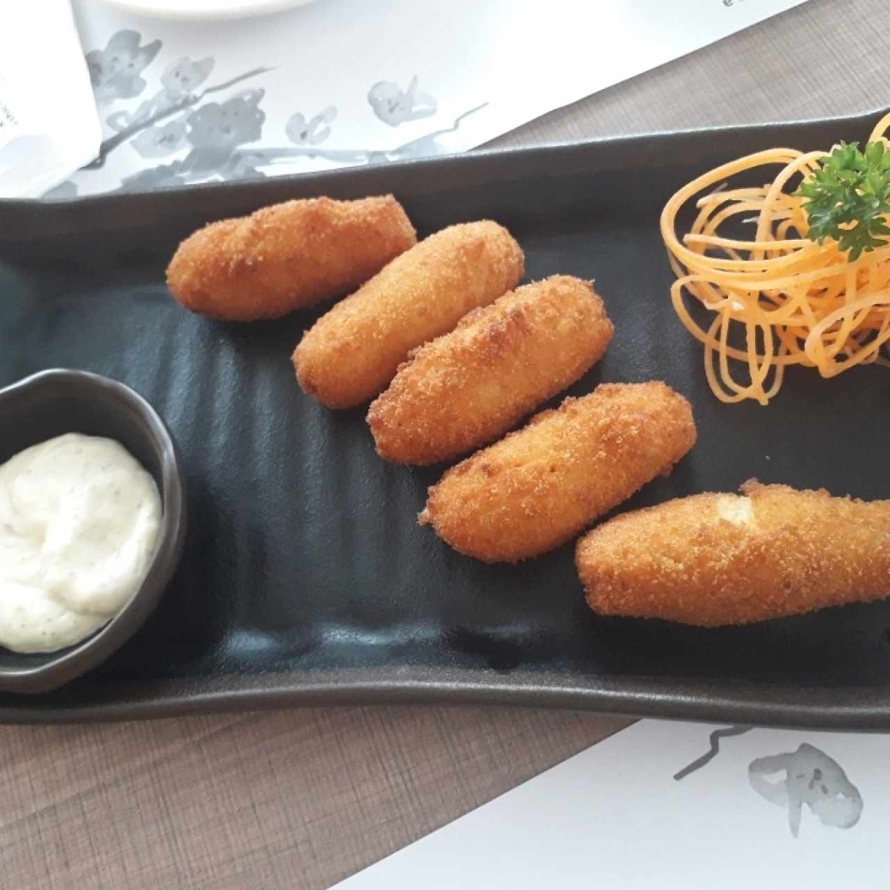 croquetas de cangrejo.