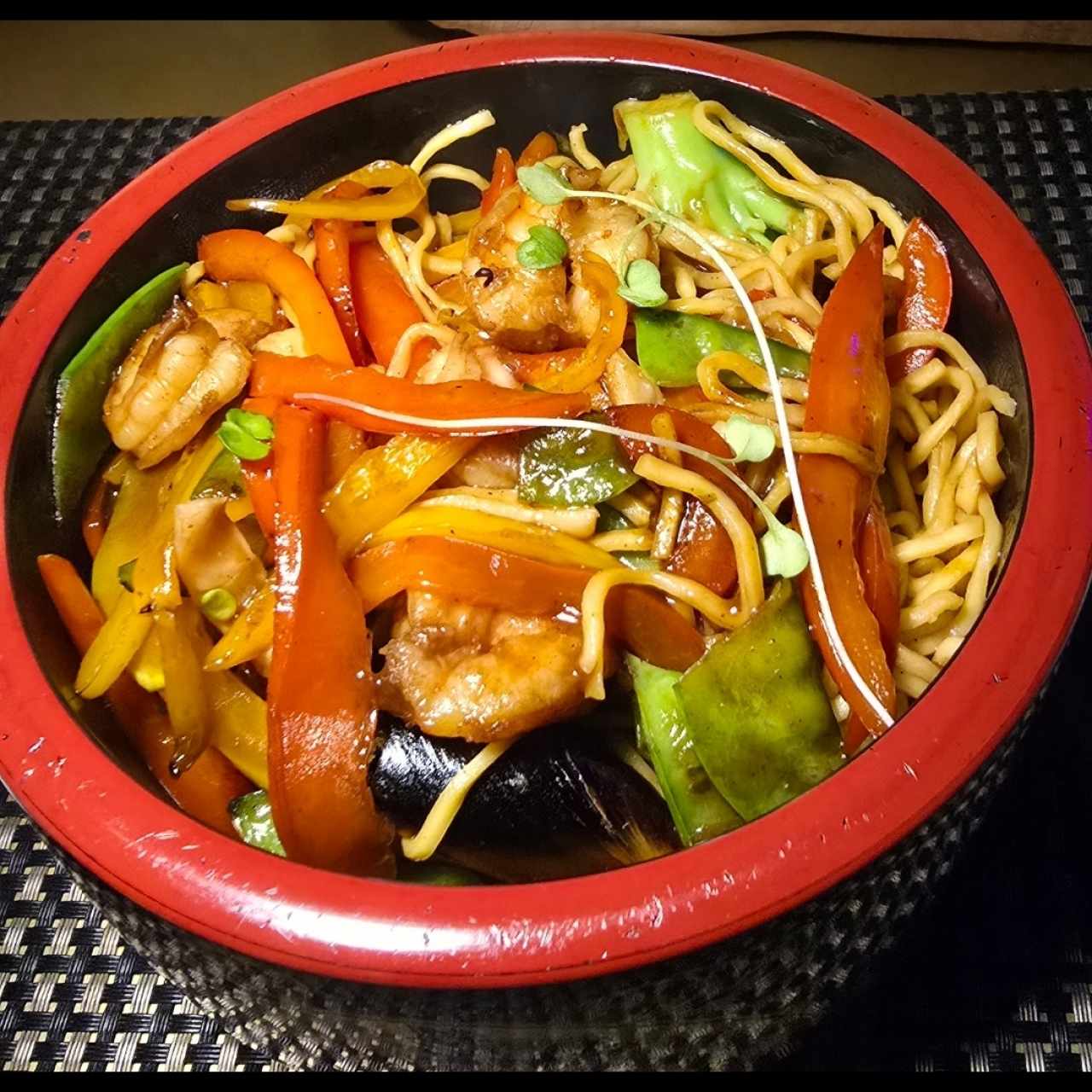 fideos salteados de mariscos 
