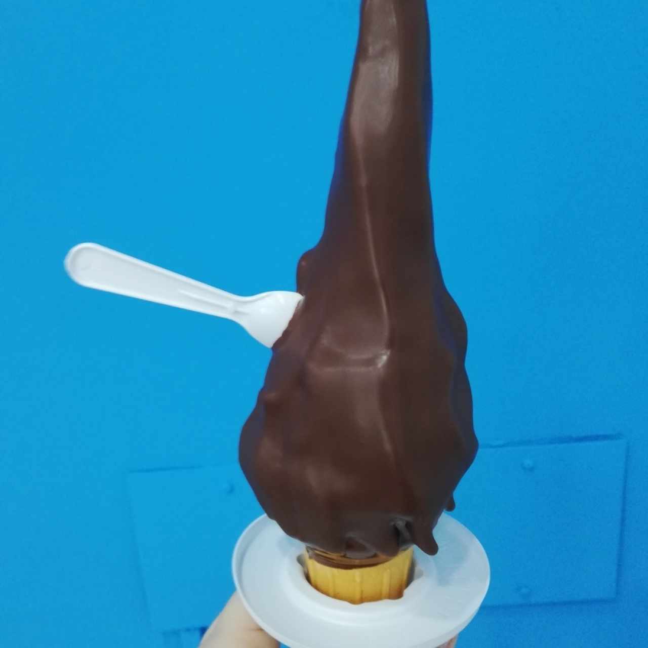 cono en baño de chocolate