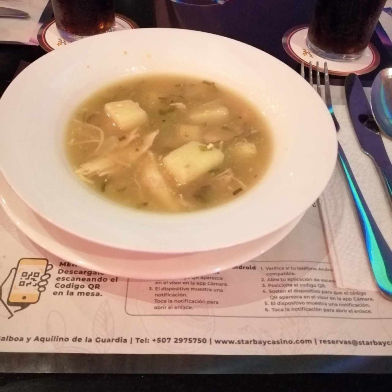 Sopa de pollo de entrada