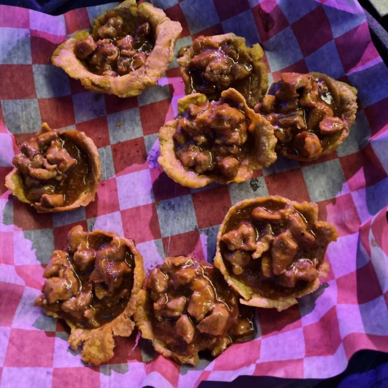 Patacones rellenos de mariscos 