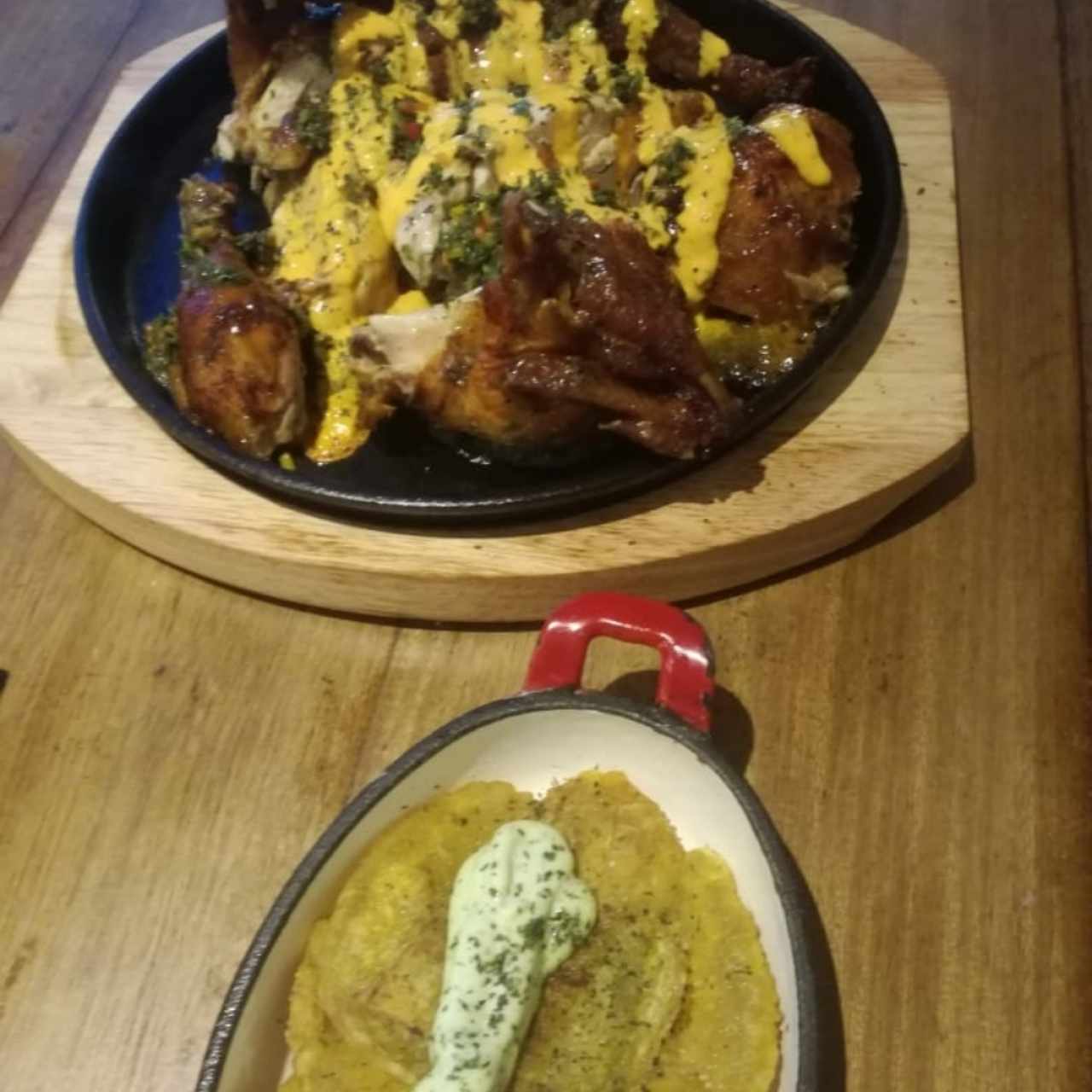 pollo entero y patacones