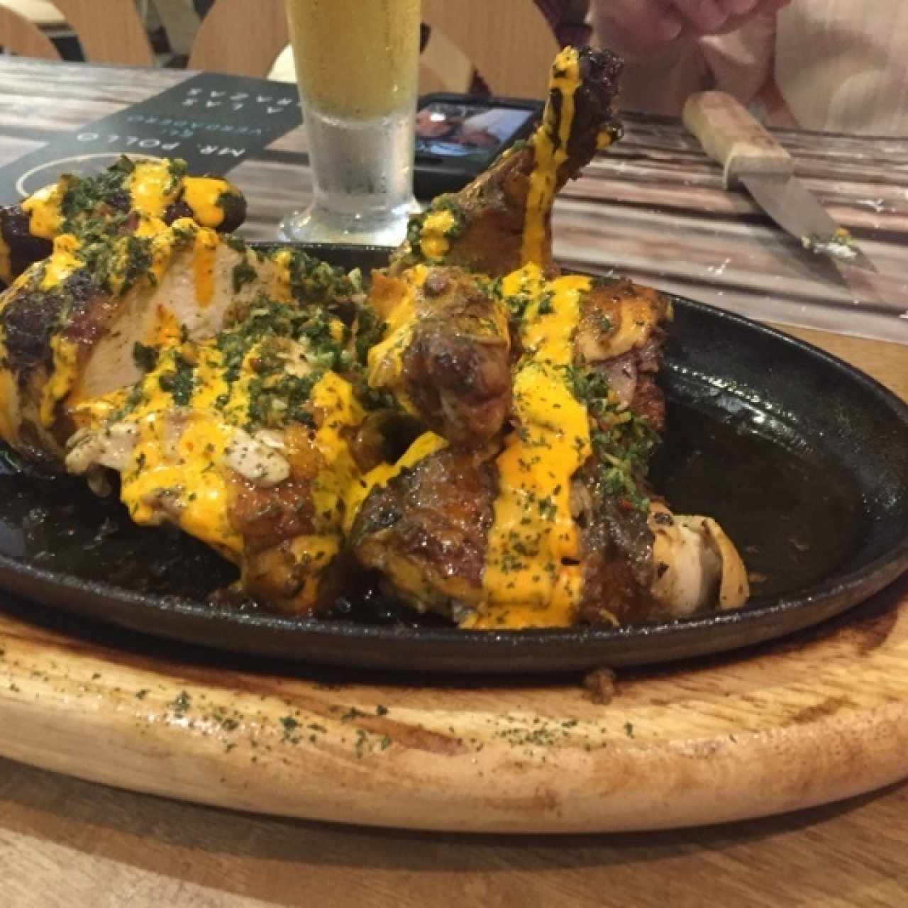 Medio pollo asado. con chimichurri y salsa de ají amarillo (no picante)