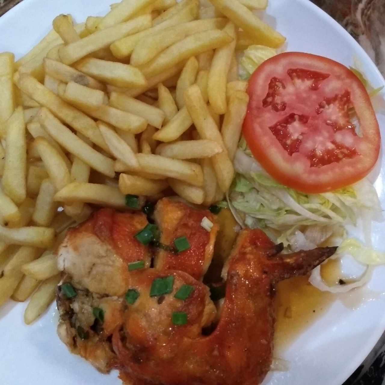 Pollo Asado con papas y ensalada