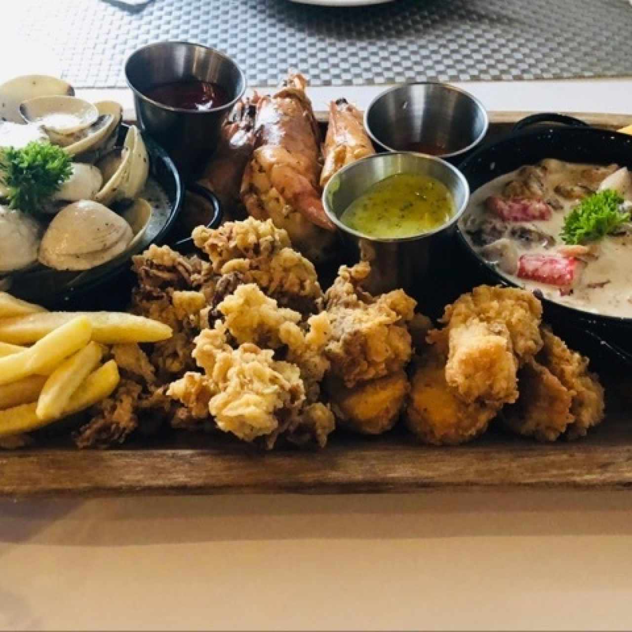 Bandeja mixta de mariscos