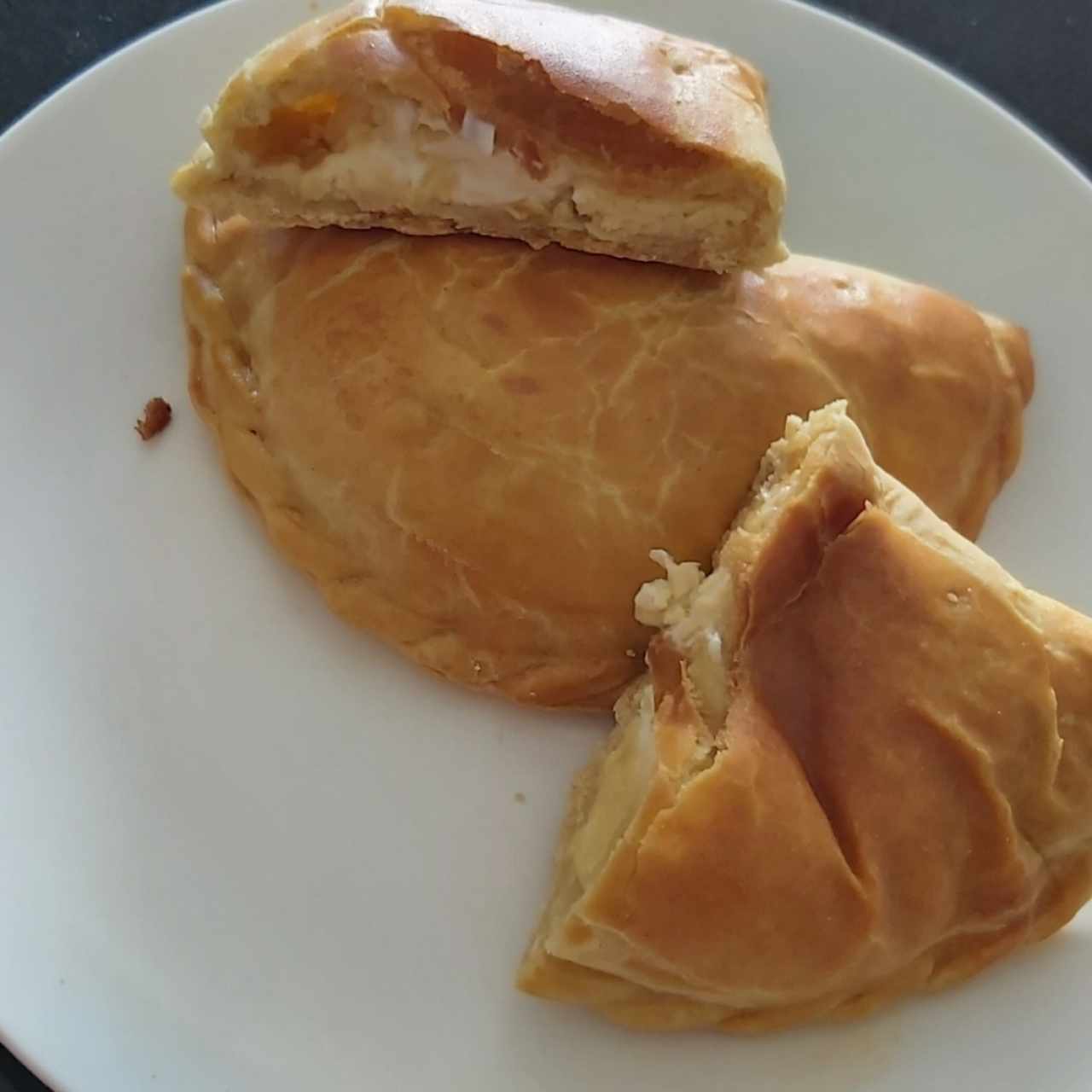 empanada asada de varios quesos