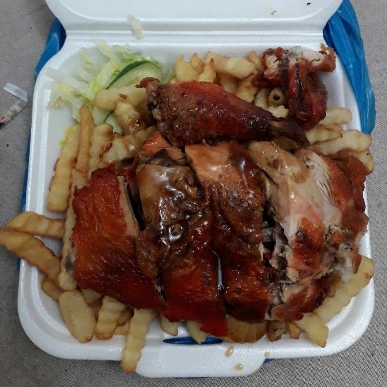 Medio Pollo Asado con Papas Fritas