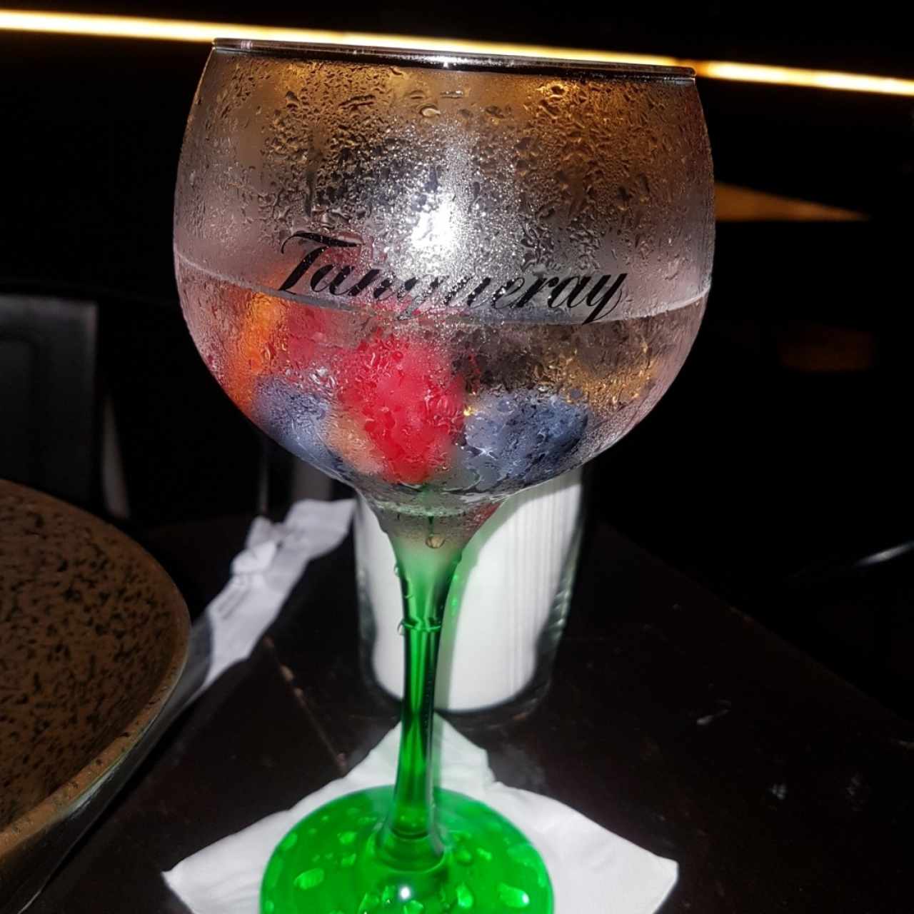 tanqueray frutos rojos