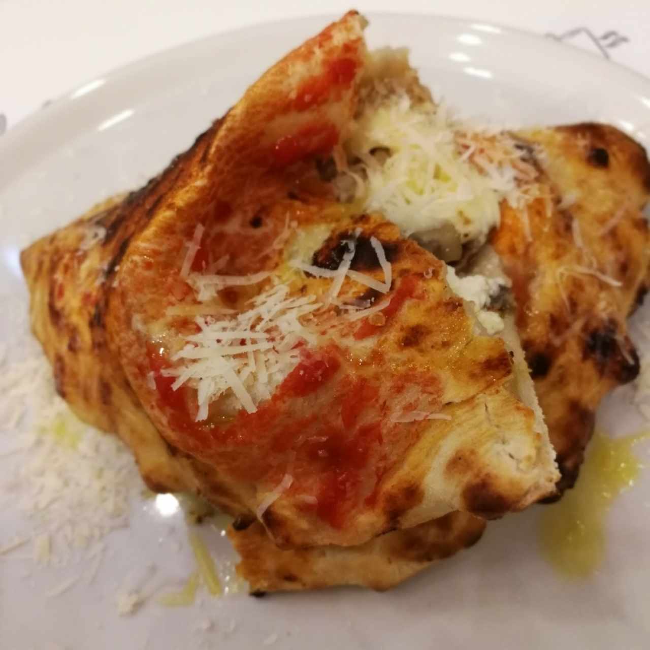 Calzone de queso con hongos