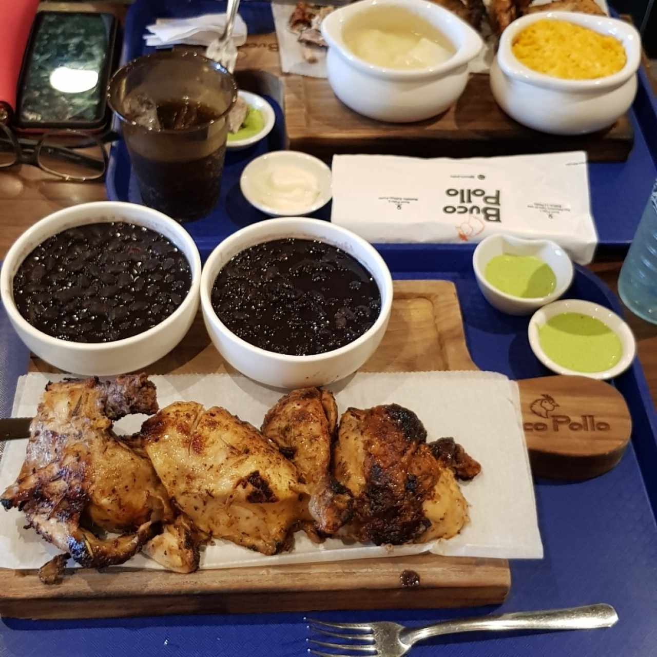 Medio Pollo con guarnicion de Frijoles