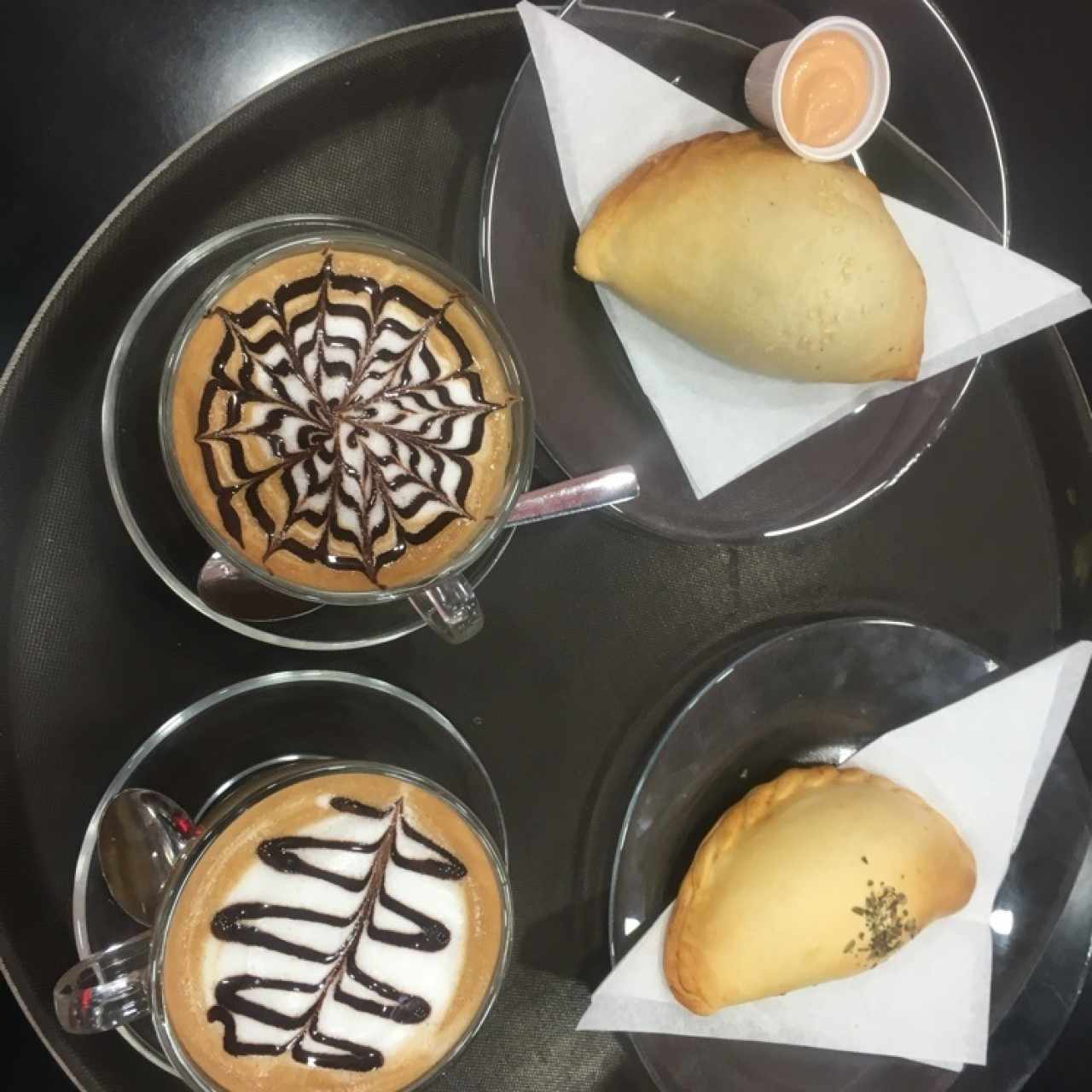 cappuchino y empanada