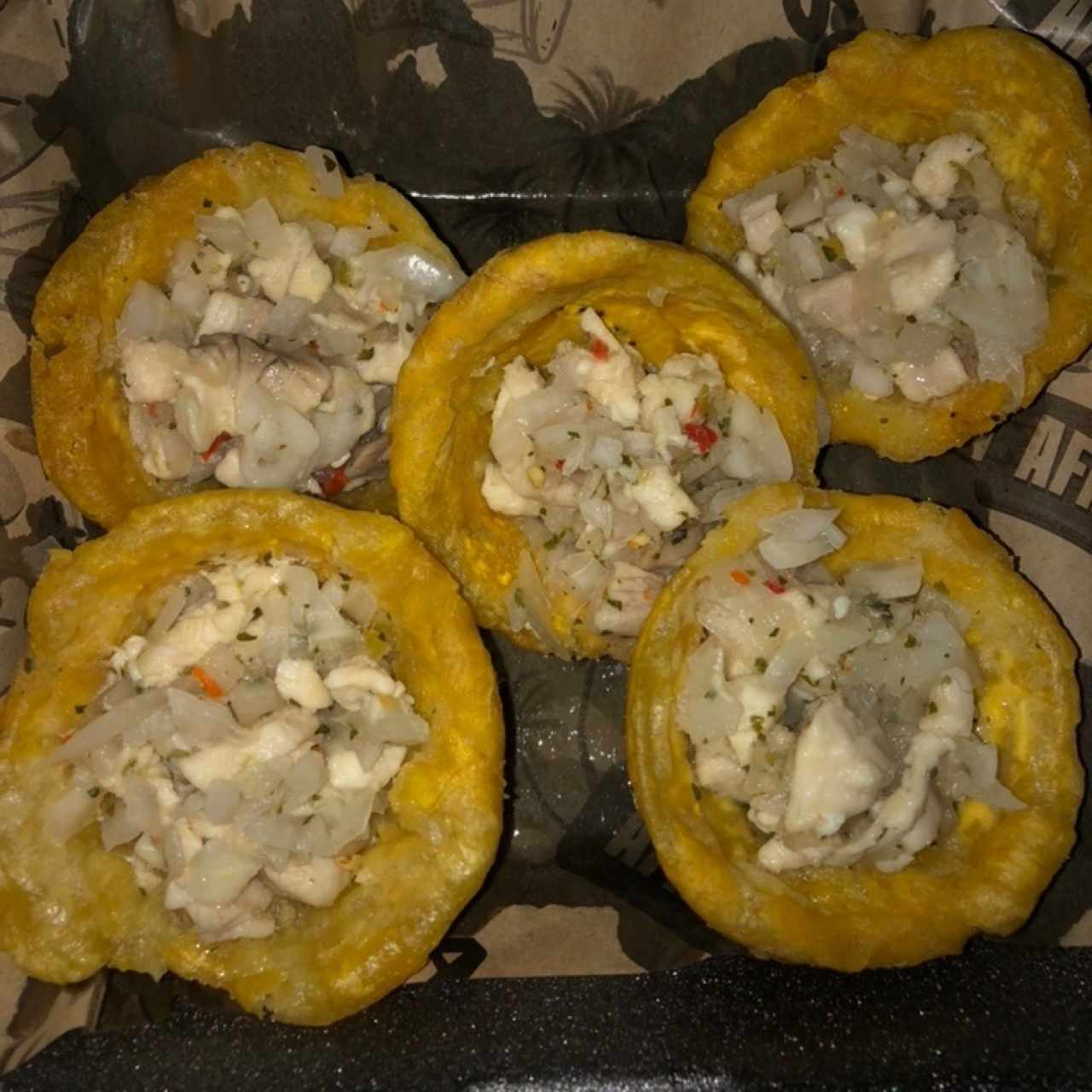 patacones rellenos de ceviche de pescado 