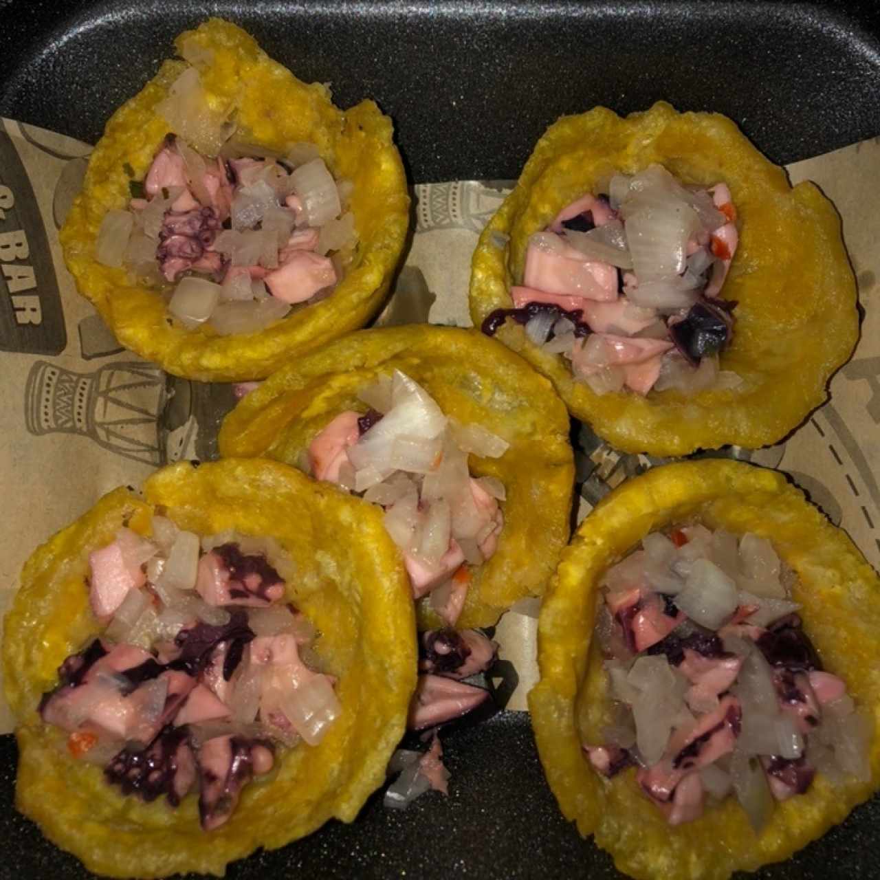 patacones rellenos de ceviche de pulpo