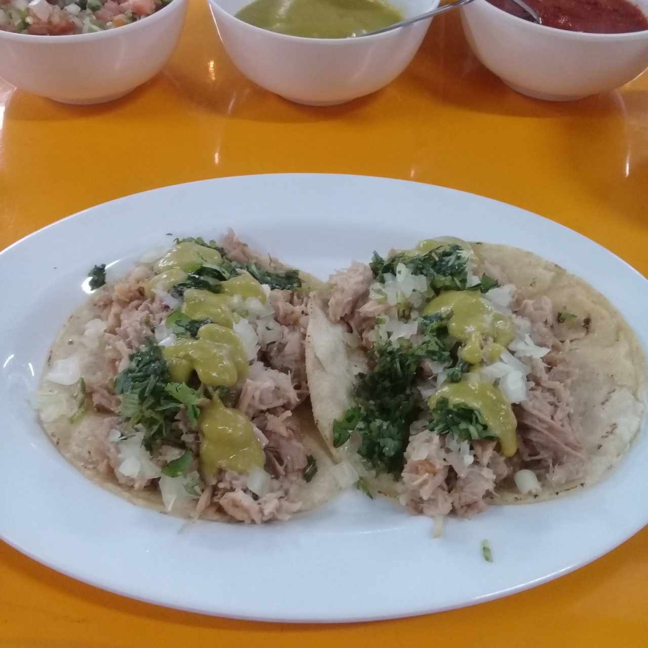 tacos de carnitas surtida