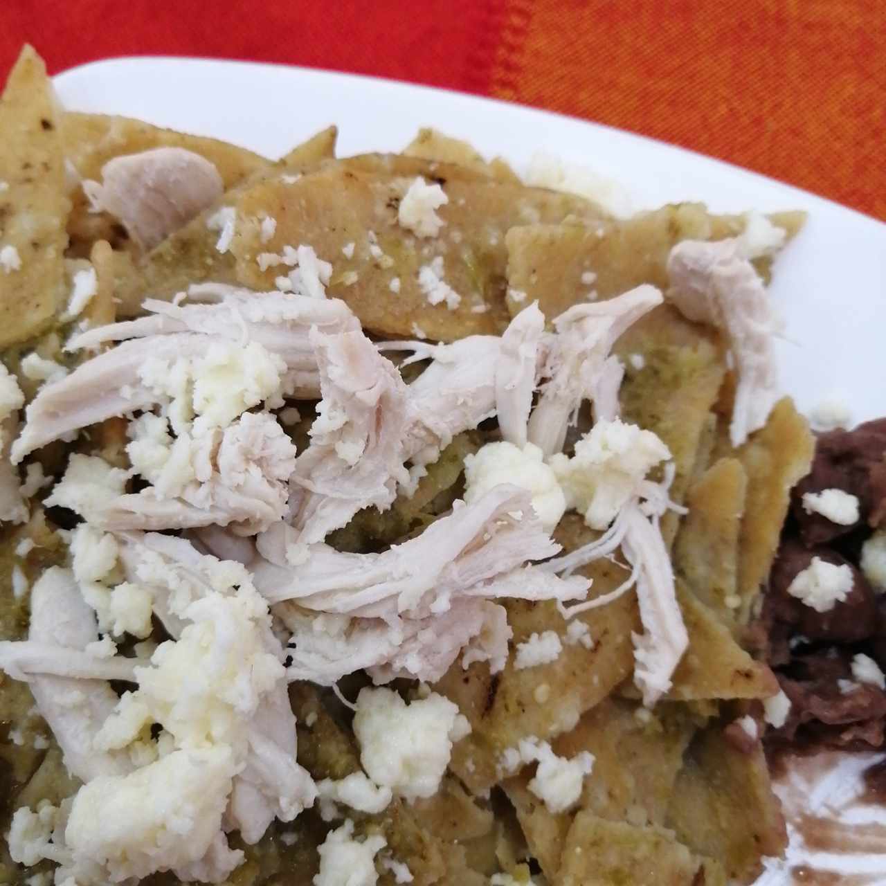 Chilaquiles verdes con pollo