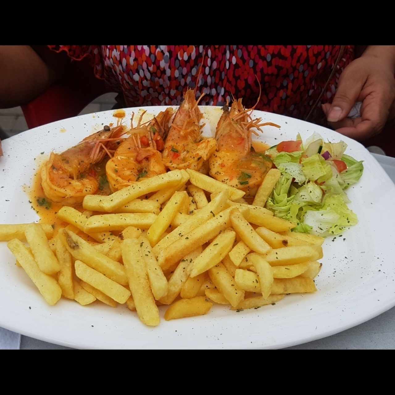 Langostinos con papas fritas