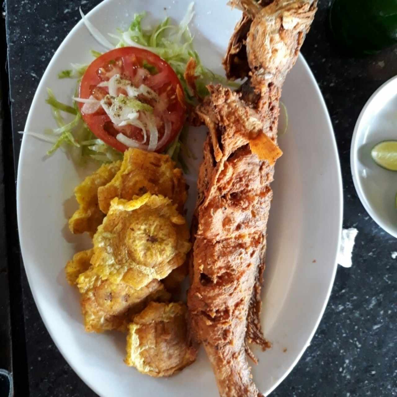 corvina frita con patacón