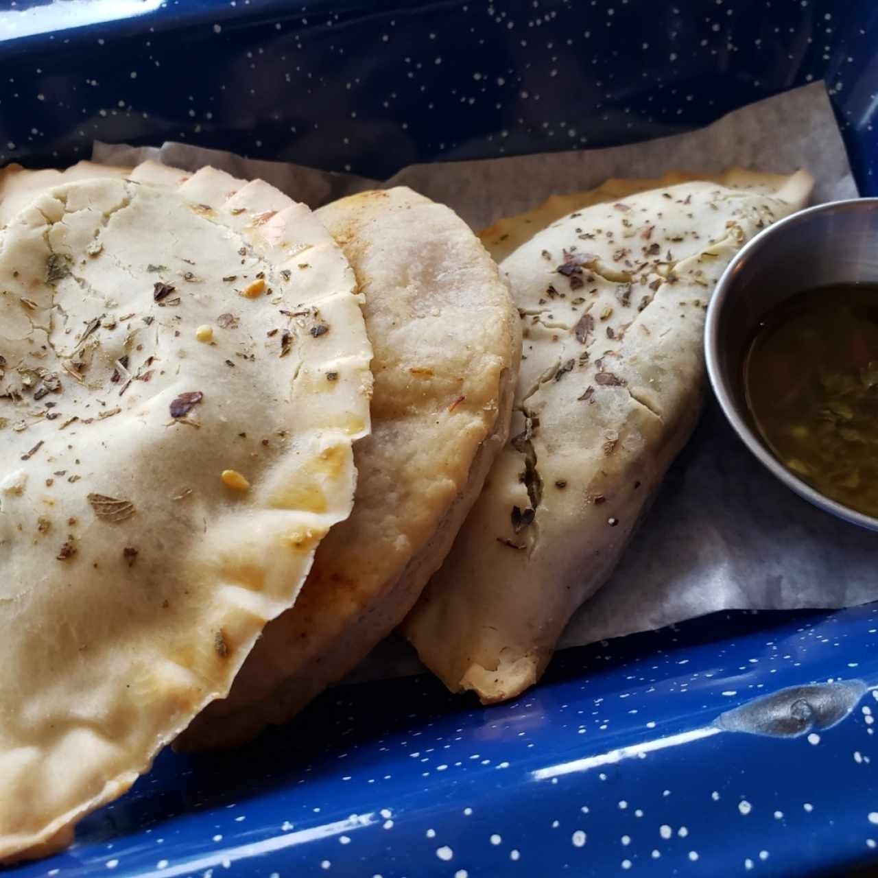 Trío de empanadas _ aquí espinacas y ropa vieja