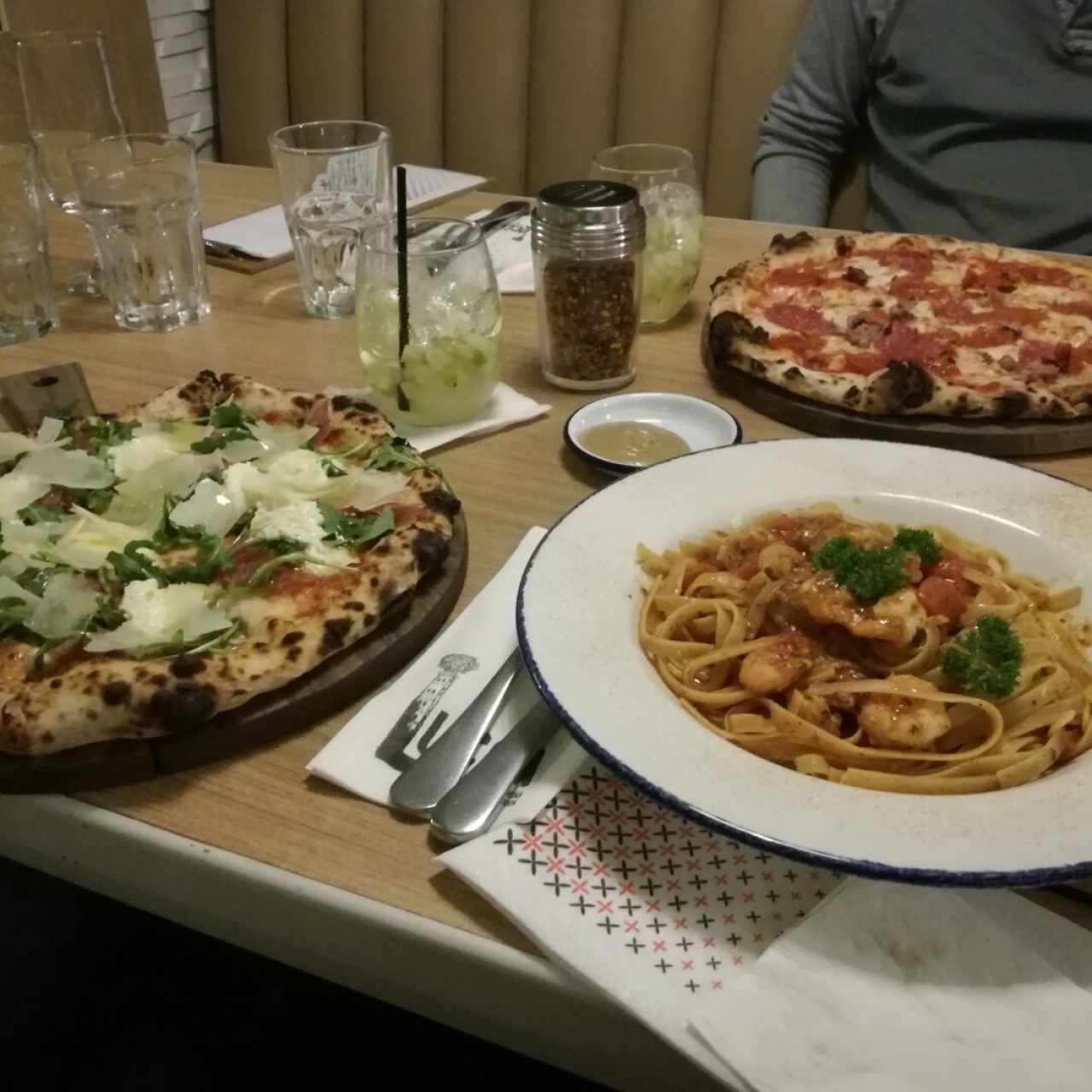 Pizzas y fetuccini al olio