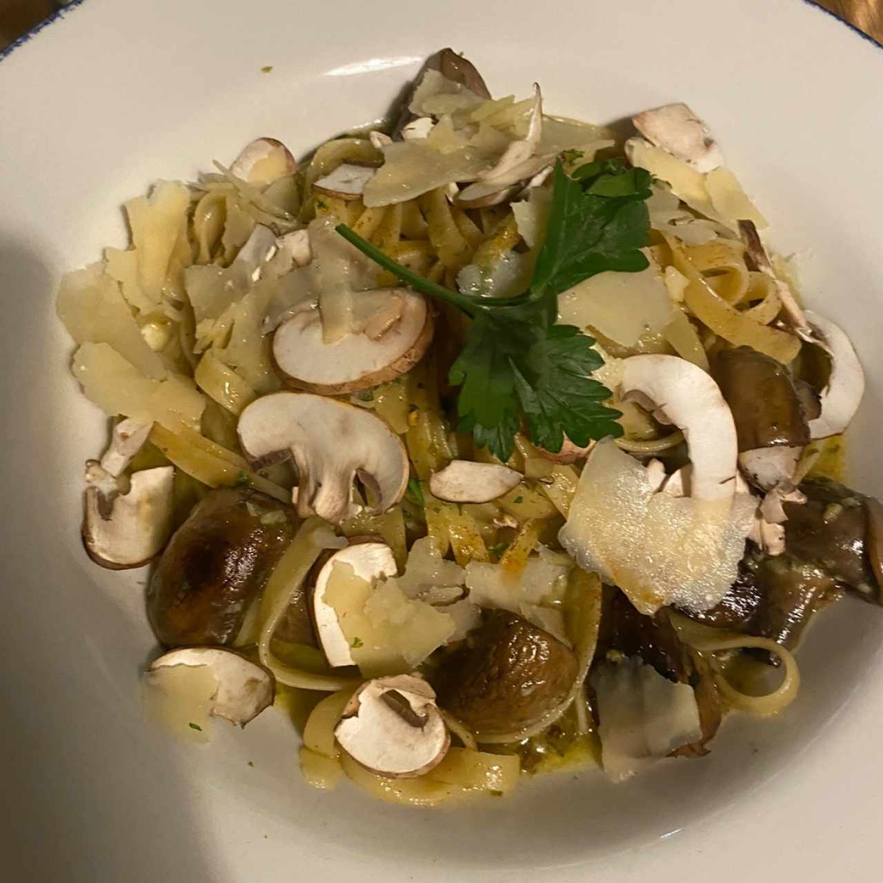 Fetuccini Aglio, Olio,Funghi E Pepperoncino