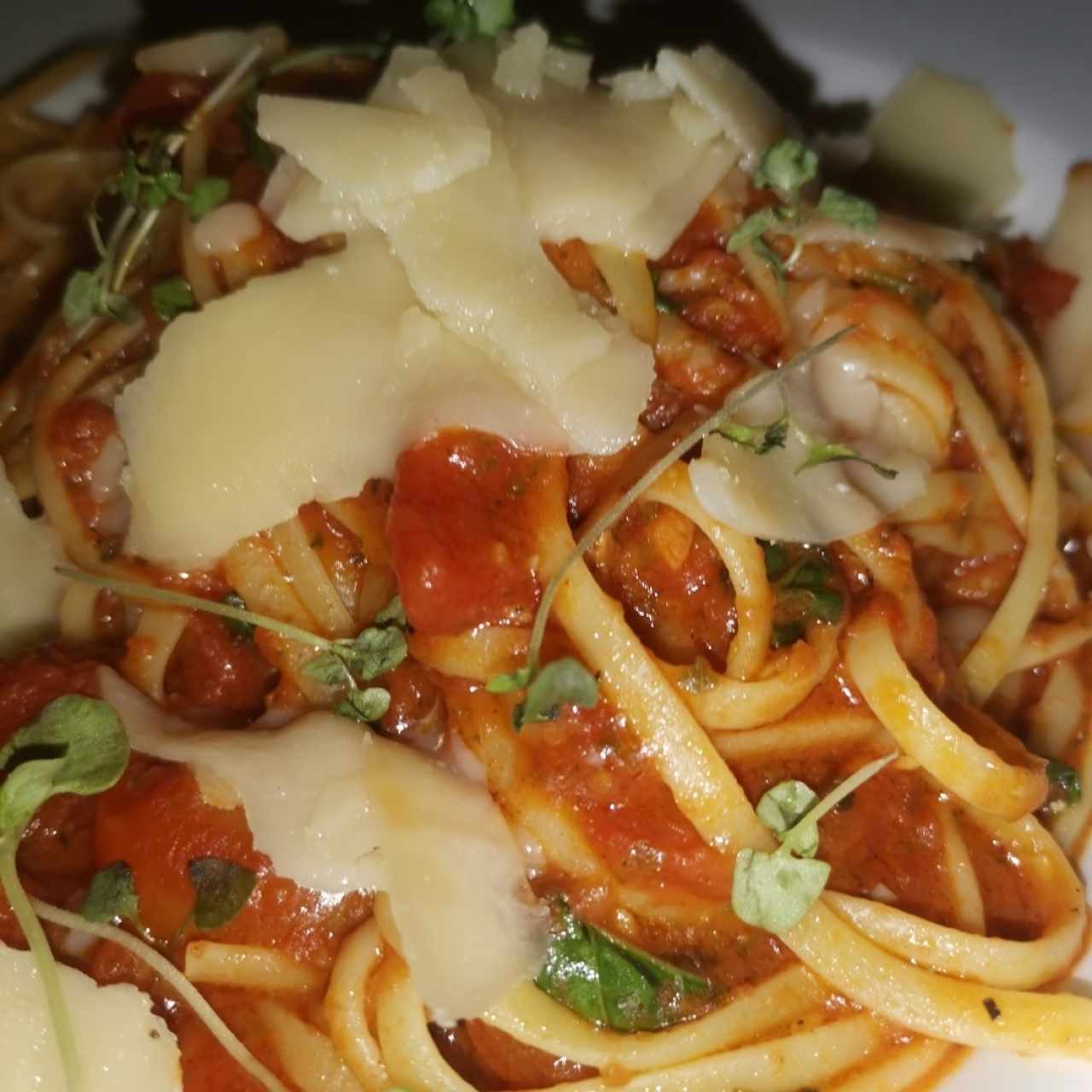 Linguini Al Filetto Di Pomodoro