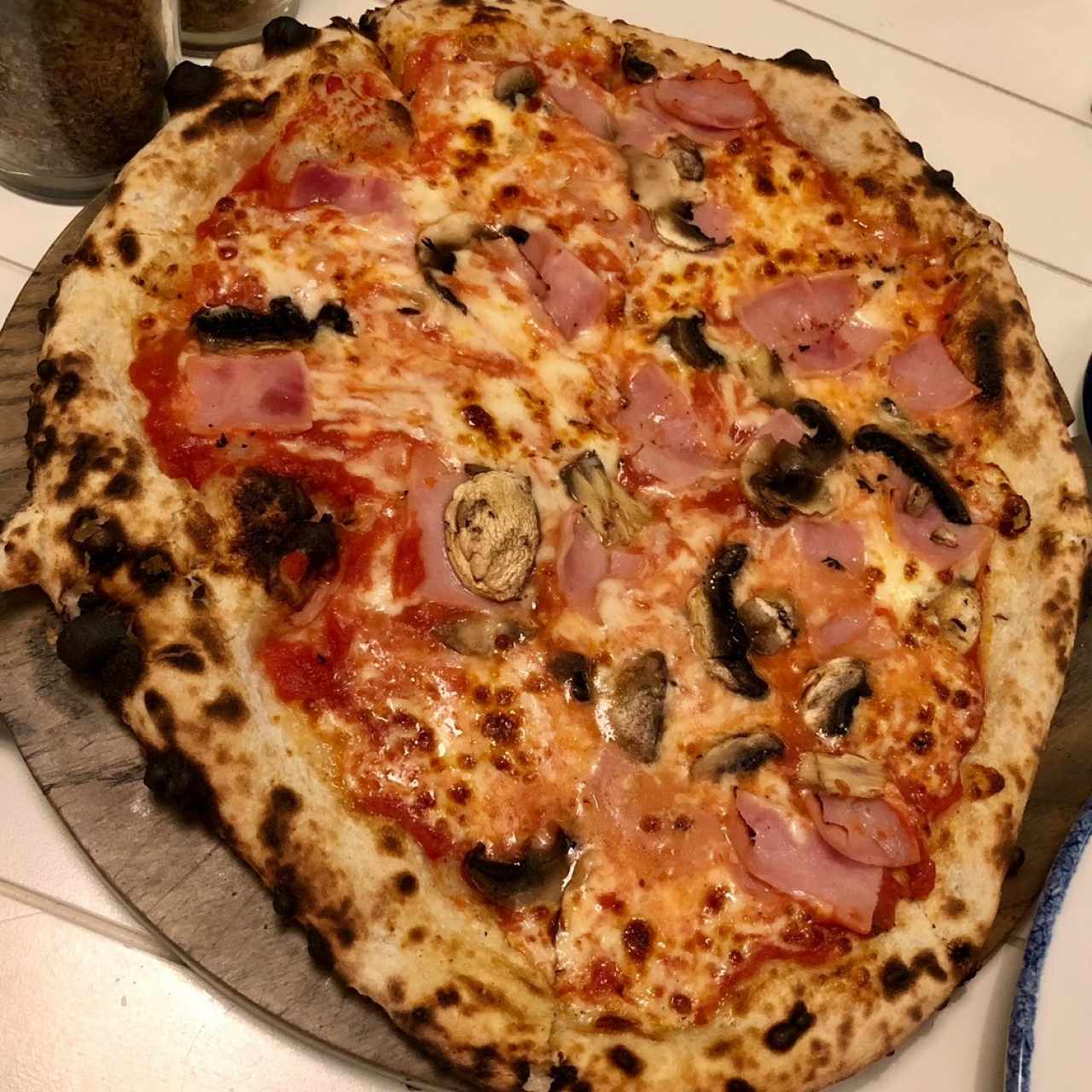 Piezas Tradicionales - Pizza Prosciutto Funghi