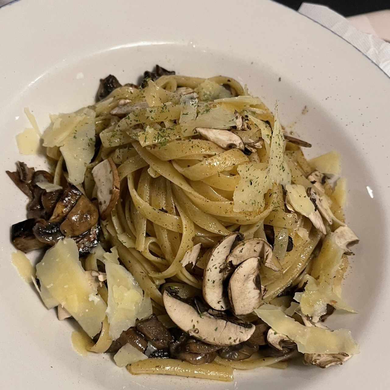 Fetuccini Aglio, Olio,Funghi E Pepperoncino