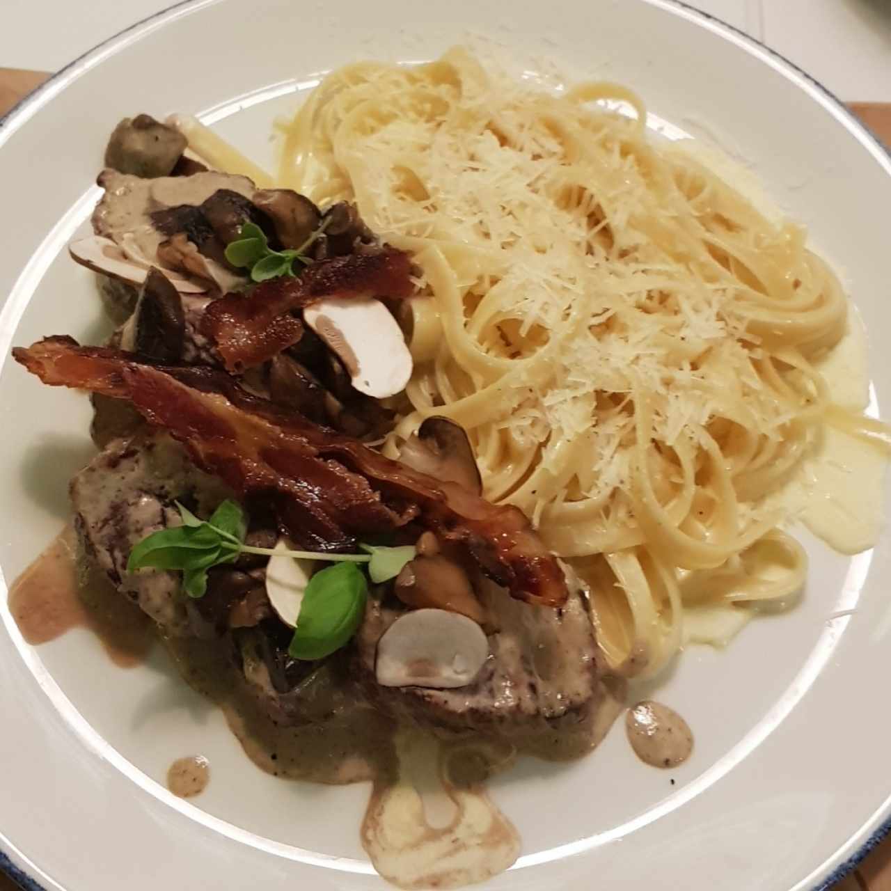 Filete Mignon con Pasta en Crema