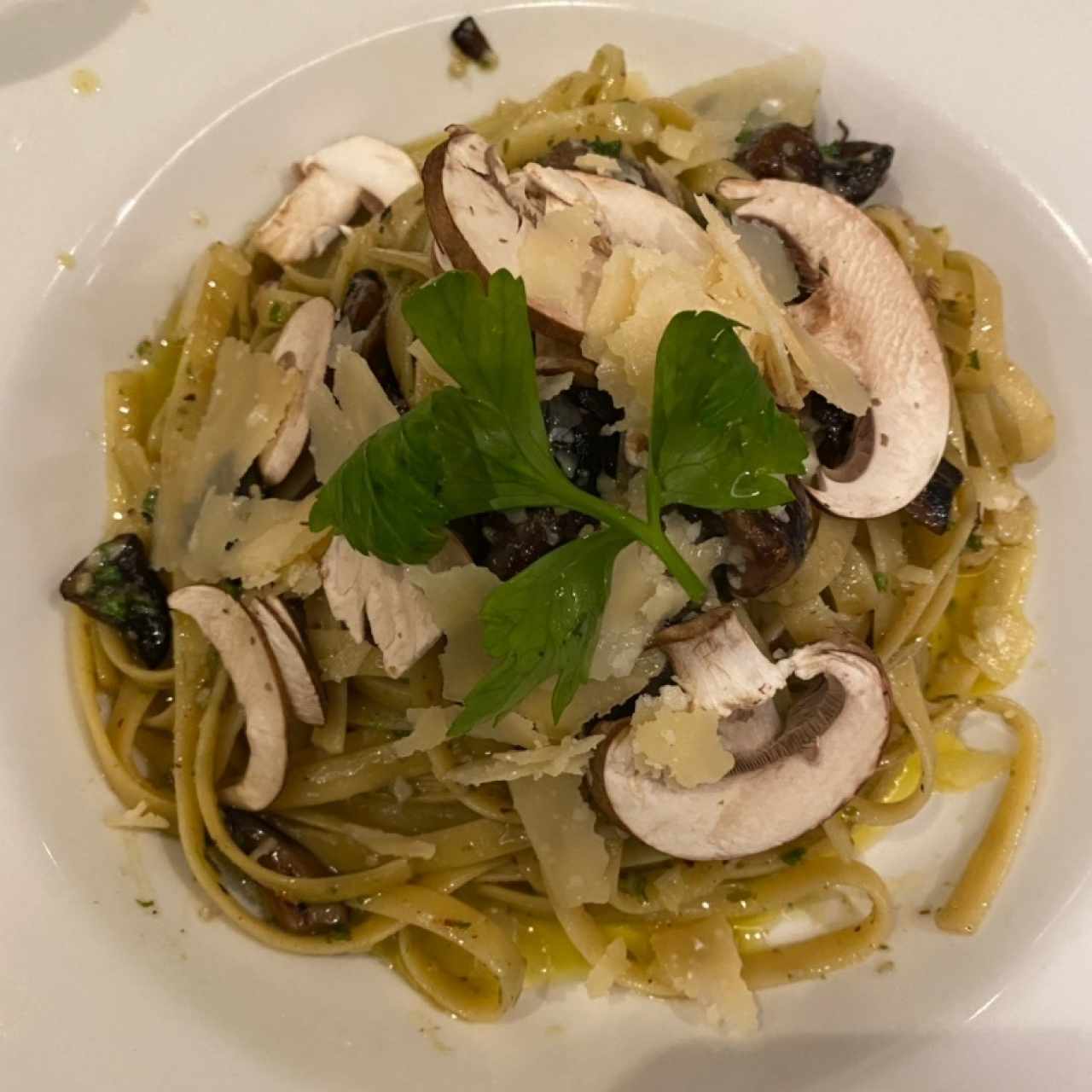 Fetuccini Aglio, Olio,Funghi E Pepperoncino