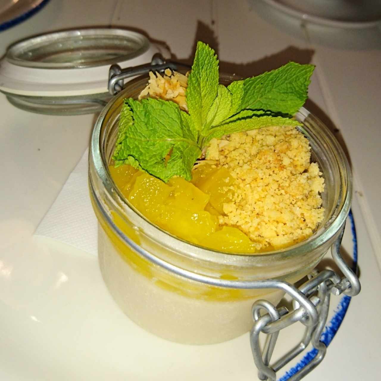 Panna cota de piña colada 