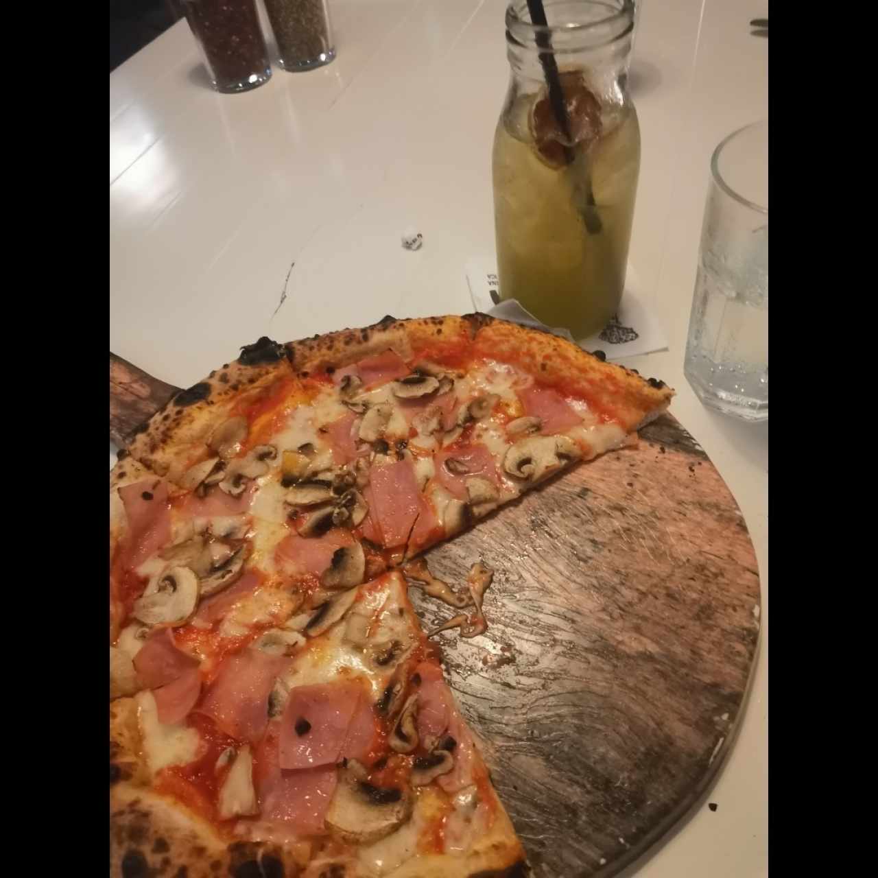 Pizzas Tradicionales - Pizza Prosciutto Funghi