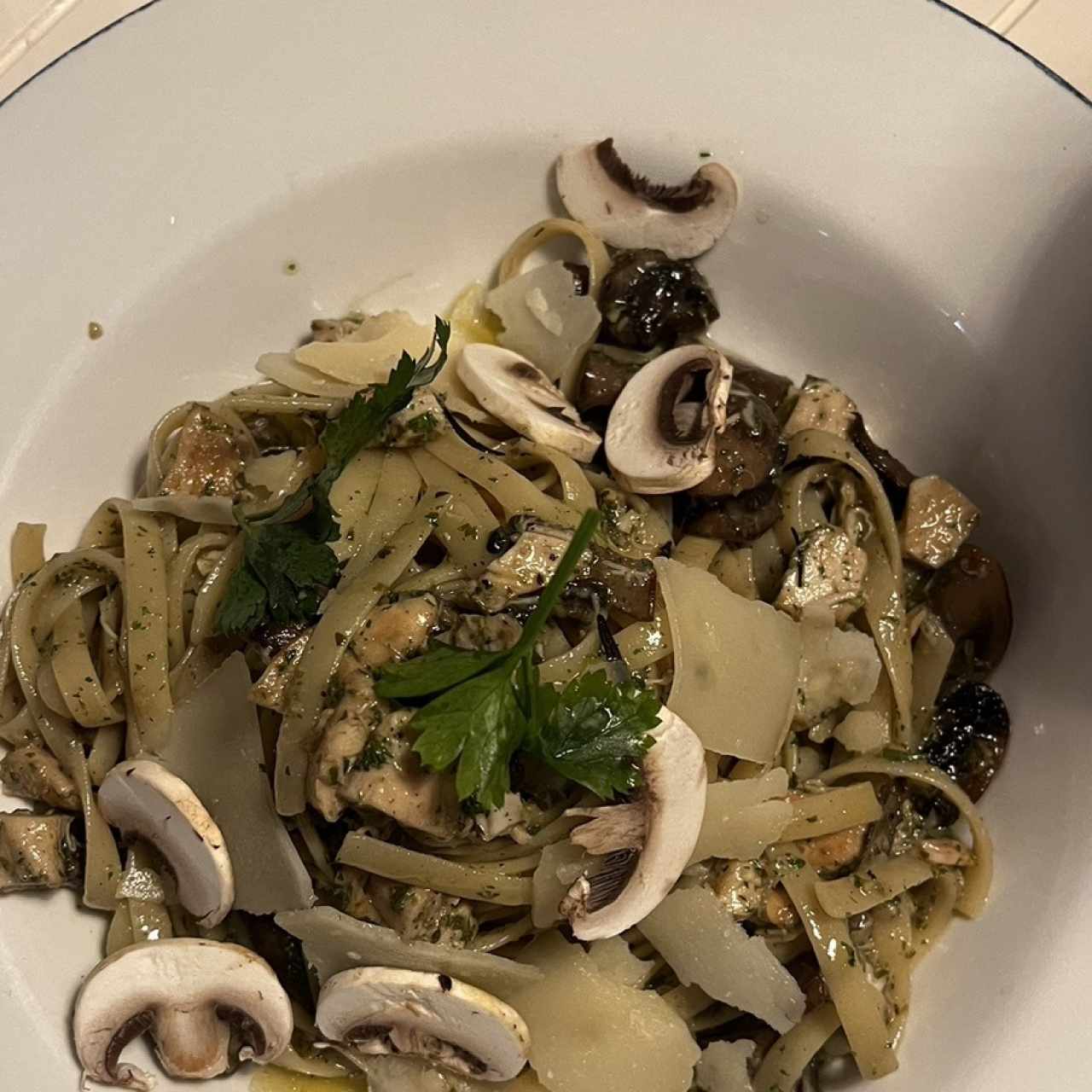 Fetuccini Aglio, Olio,Funghi E Pepperoncino