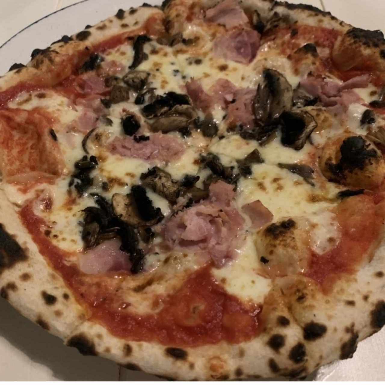 Piezas Tradicionales - Pizza Prosciutto Funghi