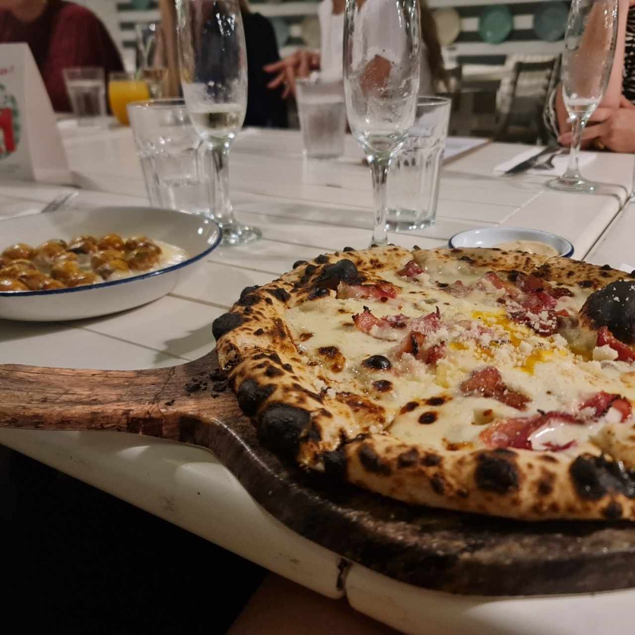 ñoquis más pizza carbonara