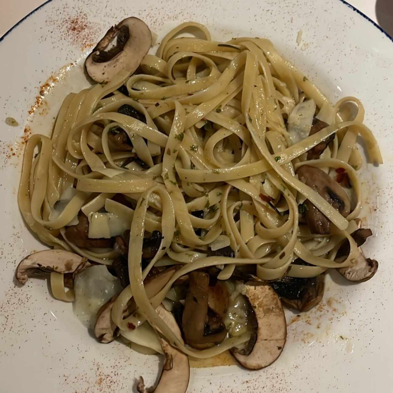 Fetuccini Aglio, Olio,Funghi E Pepperoncino