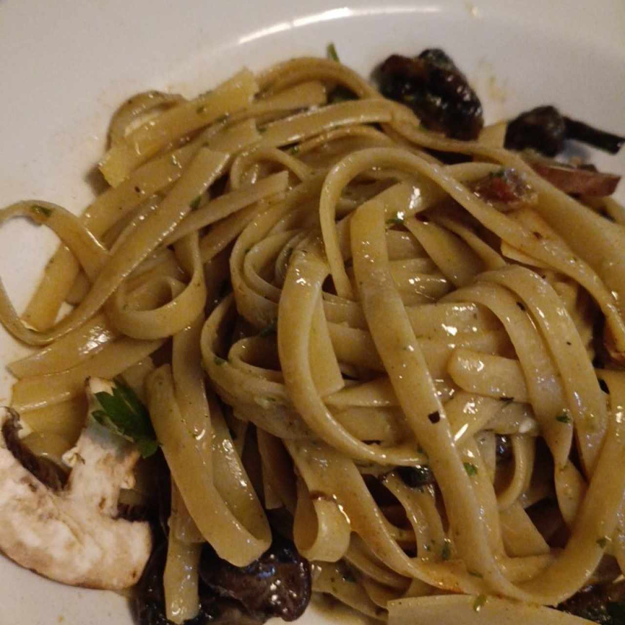 Fetuccini Aglio, Olio,Funghi E Pepperoncino