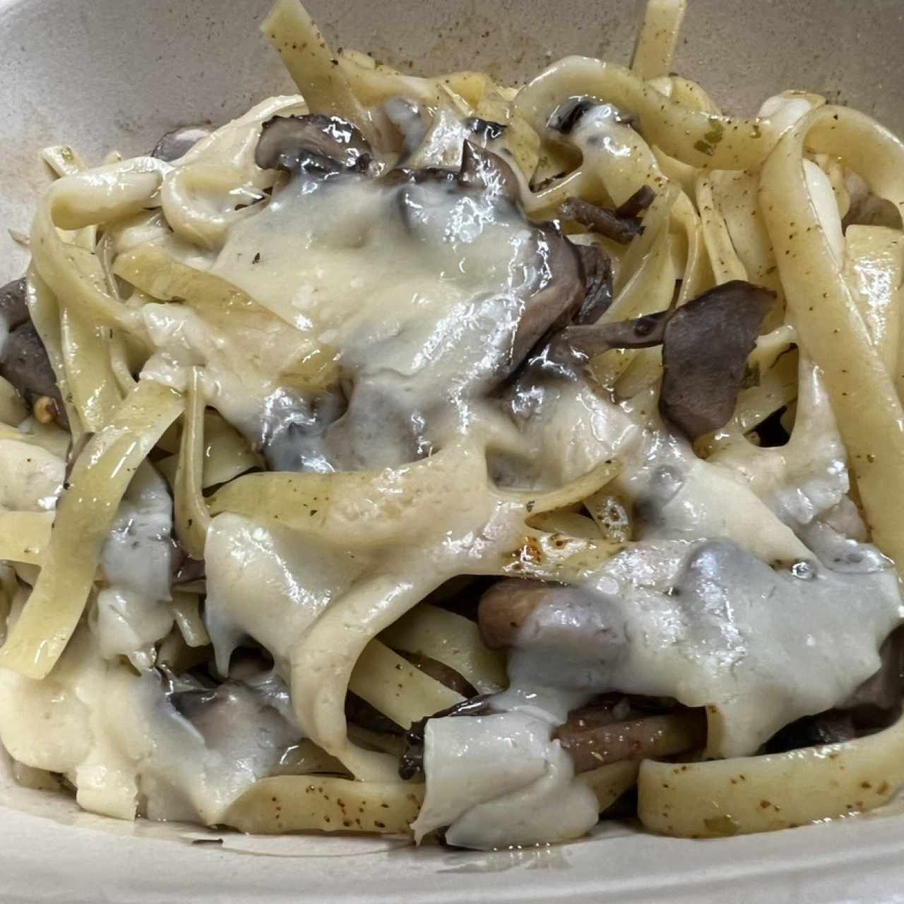 Fetuccini Aglio, Olio,Funghi E Pepperoncino