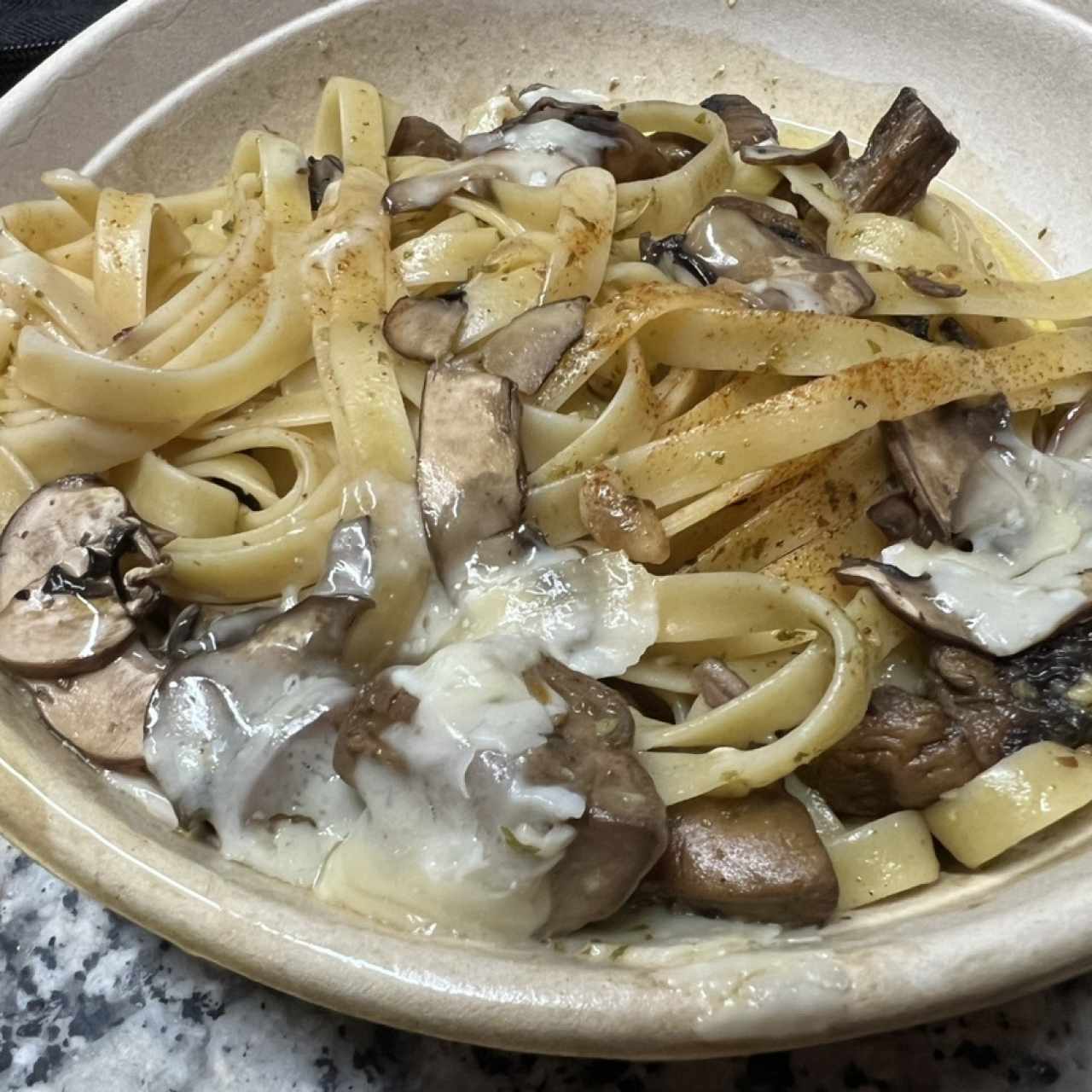 Fetuccini Aglio, Olio,Funghi E Pepperoncino