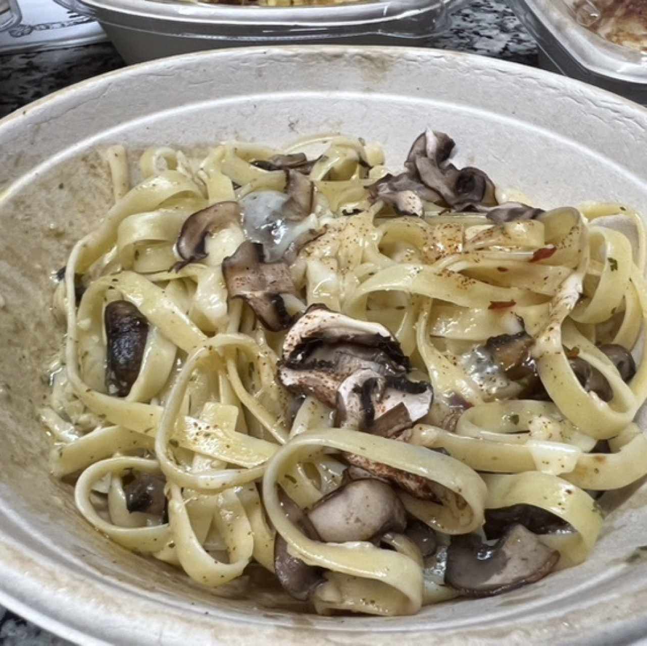 Fetuccini Aglio, Olio,Funghi E Pepperoncino