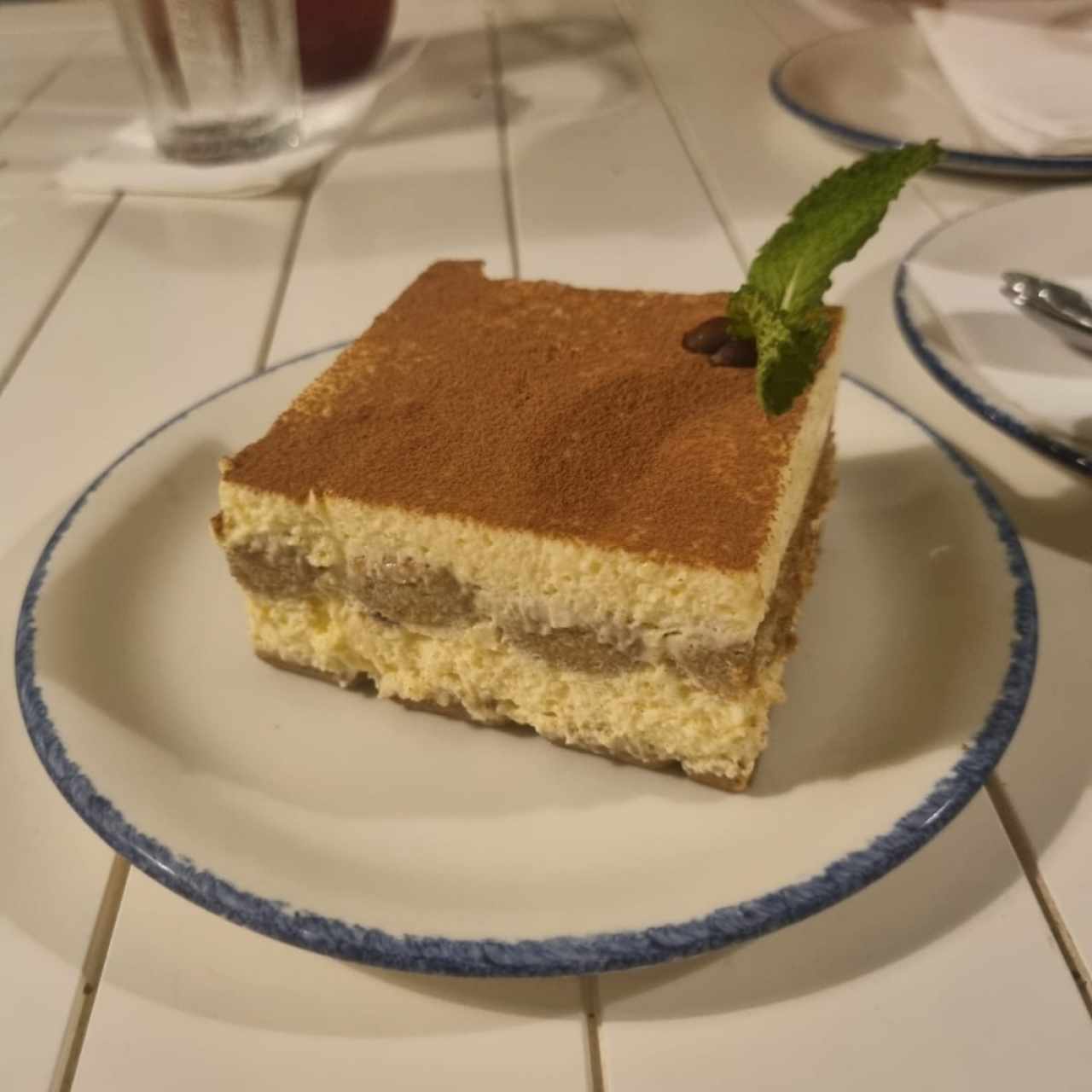 Tiramisu, la porción es realmente grande se puede compartir. 